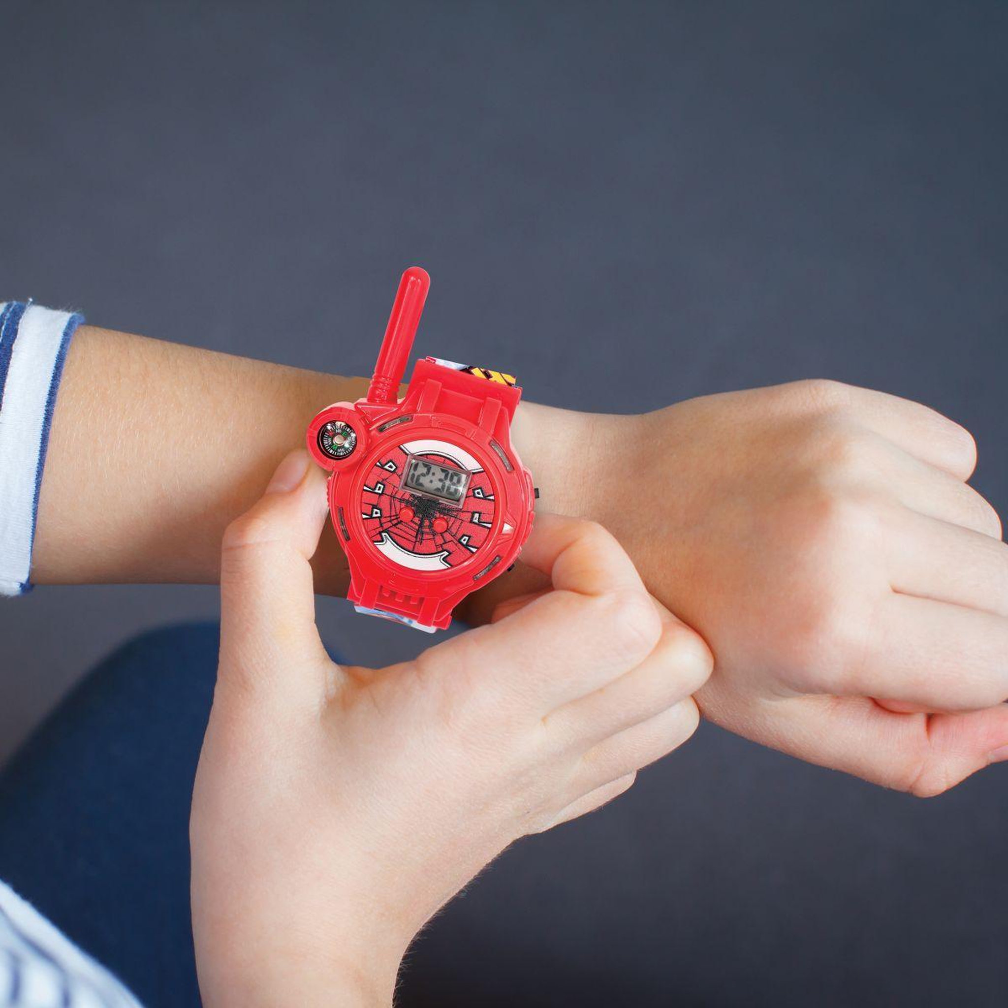 Voir la diapositive 5 : Lexibook Montre digitale talkie-walkie spider-man portée 200 m