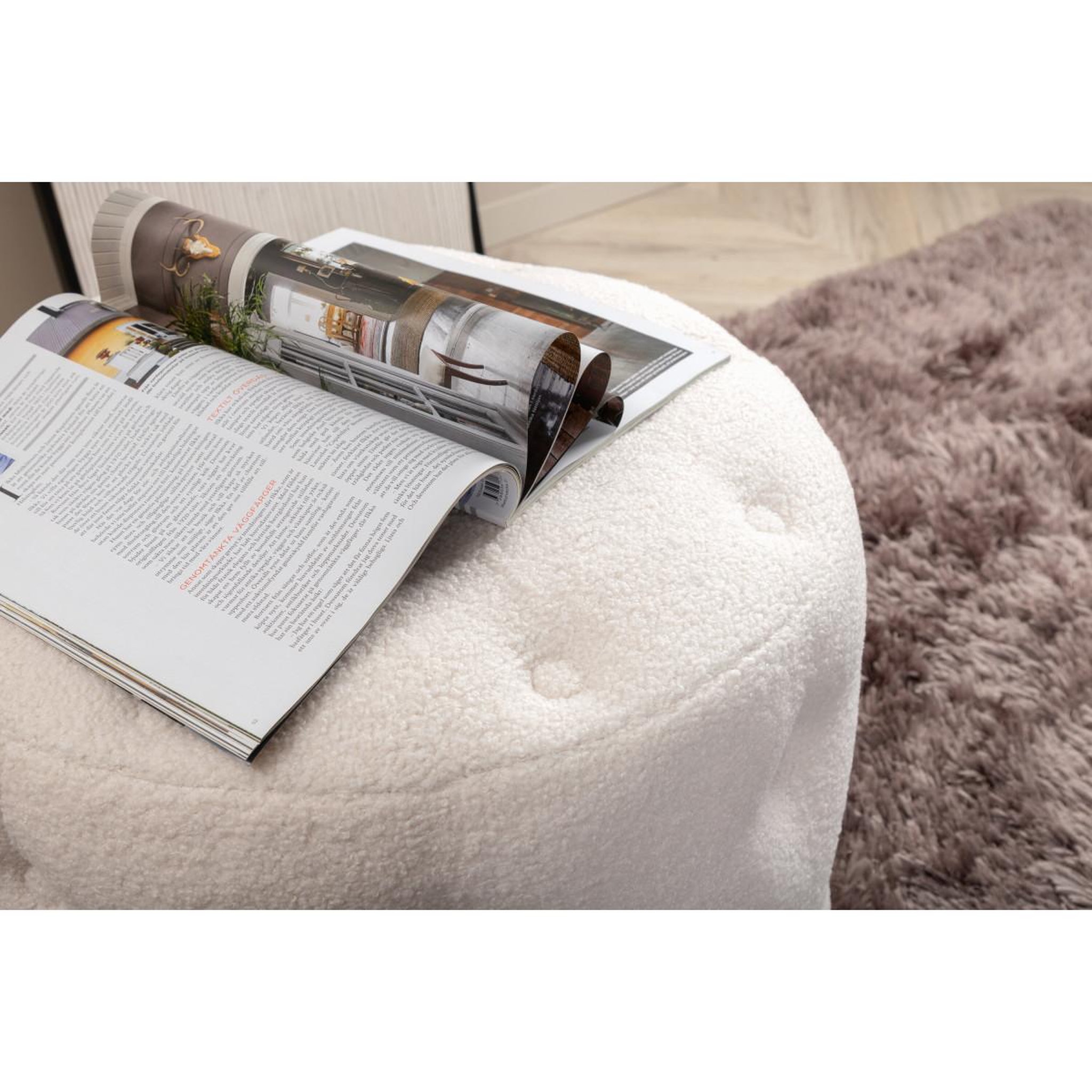 Voir la diapositive 4 : Paris Prix Pouf capitonné tissu bouclette  benjamin  55cm blanc