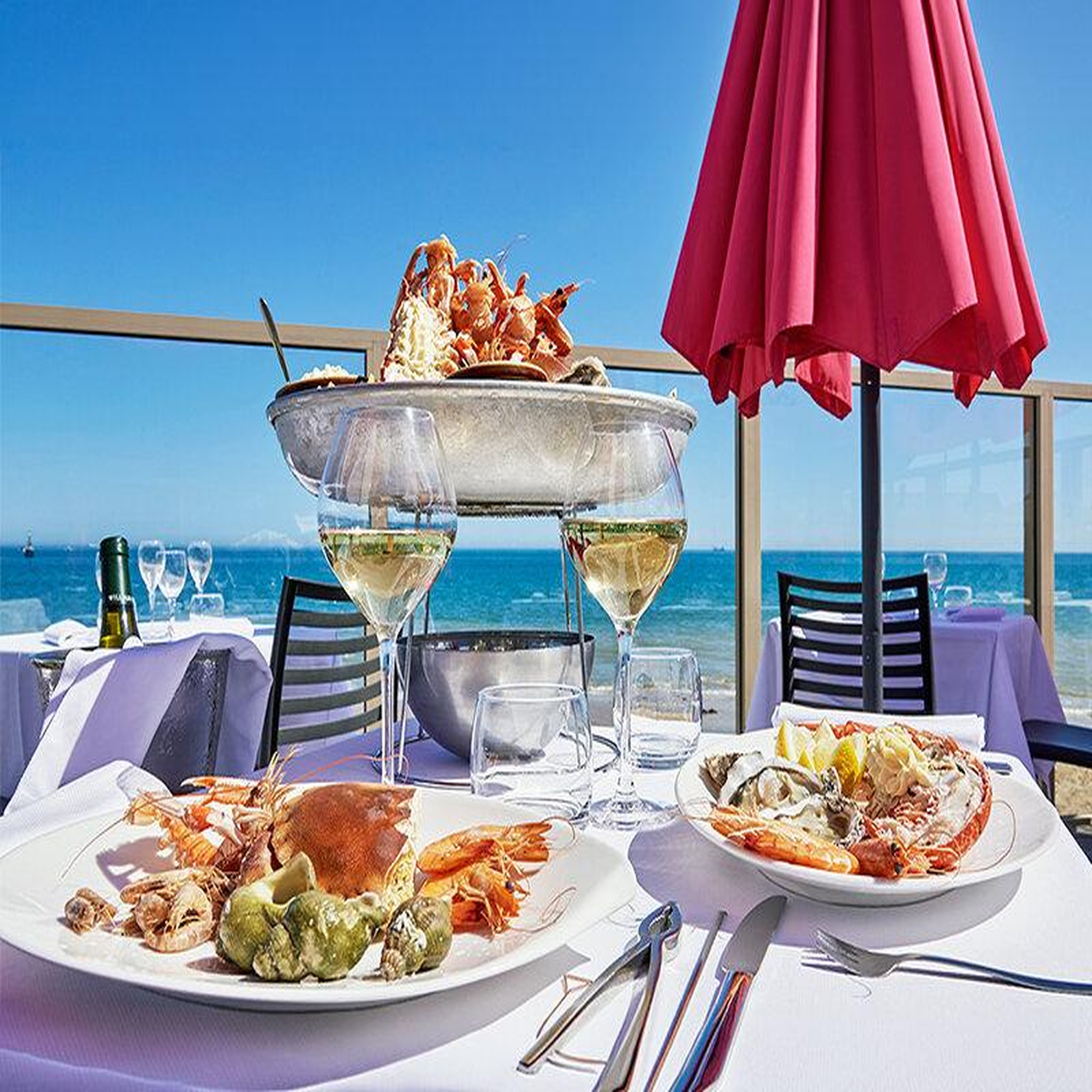 Voir la diapositive 6 : Smartbox Vacances les pieds dans l'eau : 3 jours avec dîner en hôtel normand donnant sur la mer - coffret cadeau séjour
