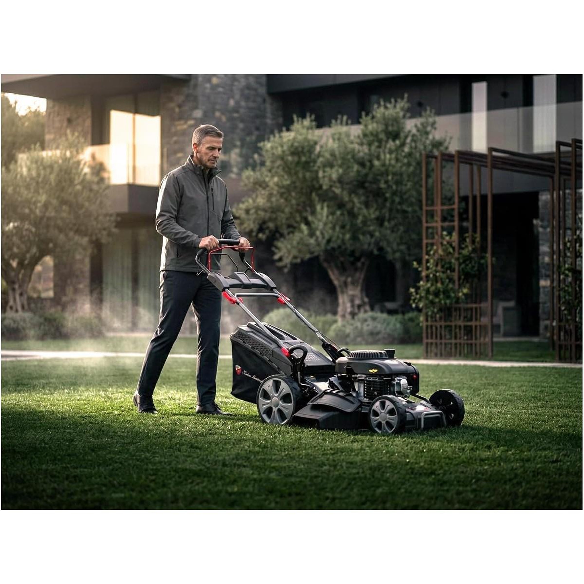 Voir la diapositive 6 : BY TONINO LAMBORGHINI GARDEN MACHINERY Tondeuse à gazon thermique autotractée 224 cm³ 7,5 cv 53 cm 4-en-1 démarrage électrique 20 v bac 65 l tonino lamborghini