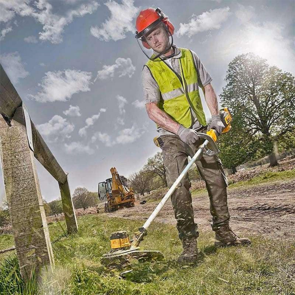 Dewalt Coupe-bordures 33cm 18V DEWALT DCM561P1-QW Brushless avec un chargeur et une batterie 5,0 Ah