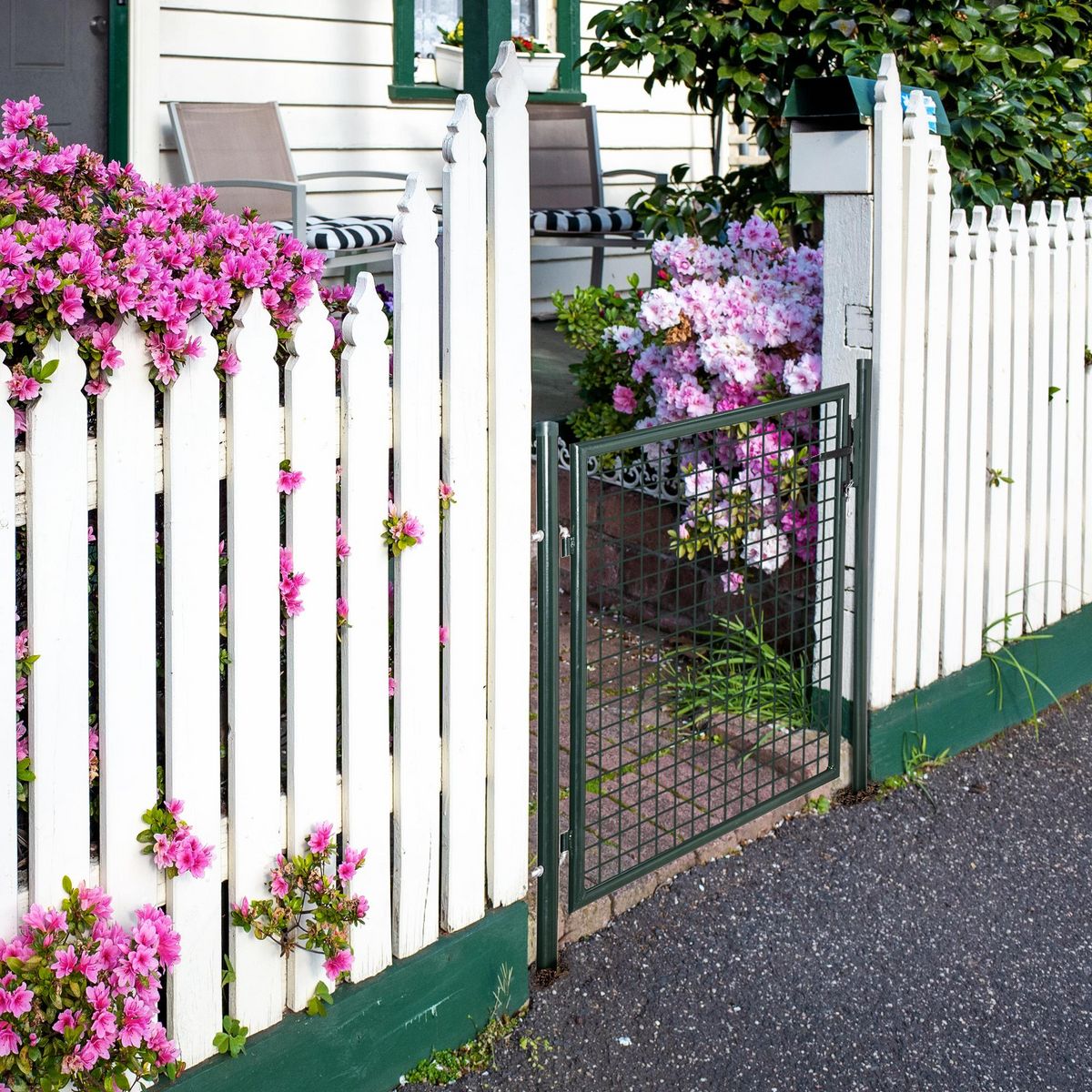 OUTSUNNY Portillon grillagé dim. 97L x 150H cm - gâche réversible, serrure encastrée, 3 clés - acier vert