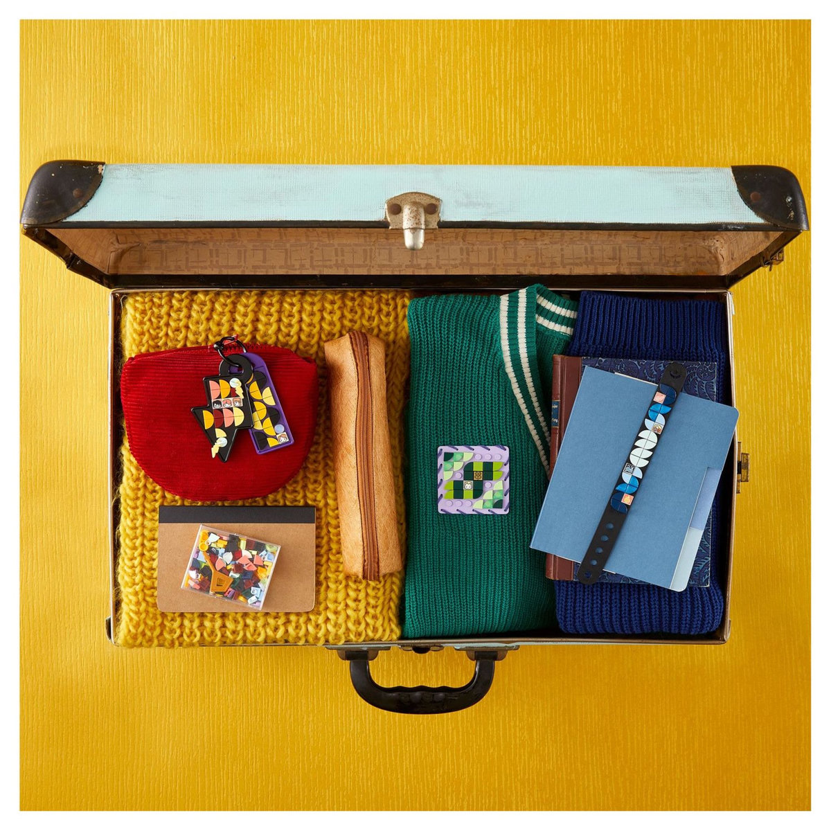 LEGO DOTS 41808 - Ensemble d&rsquo;accessoires Poudlard, Jouet Création de Bijoux sur Harry Potter avec Bracelet, 2 Étiquettes et Plaque