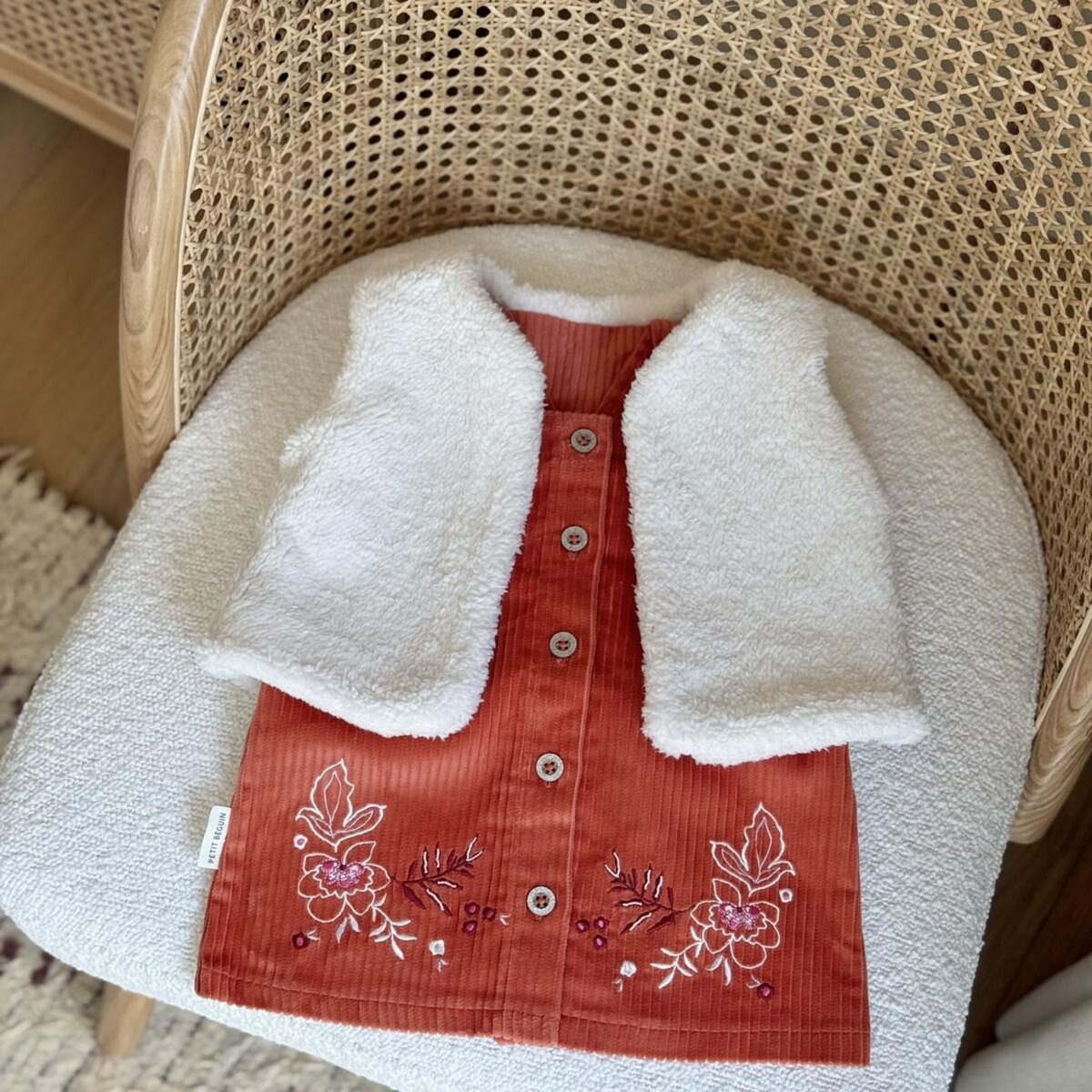 Petit Béguin Robe enfant en velours côtelé Manouk