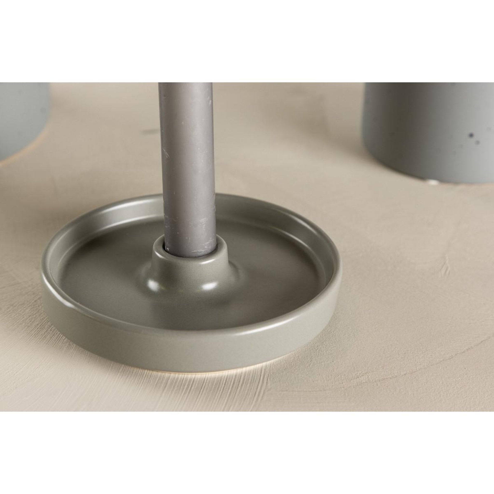 Voir la diapositive 3 : Paris Prix Bougeoir design en céramique  bette  13cm gris