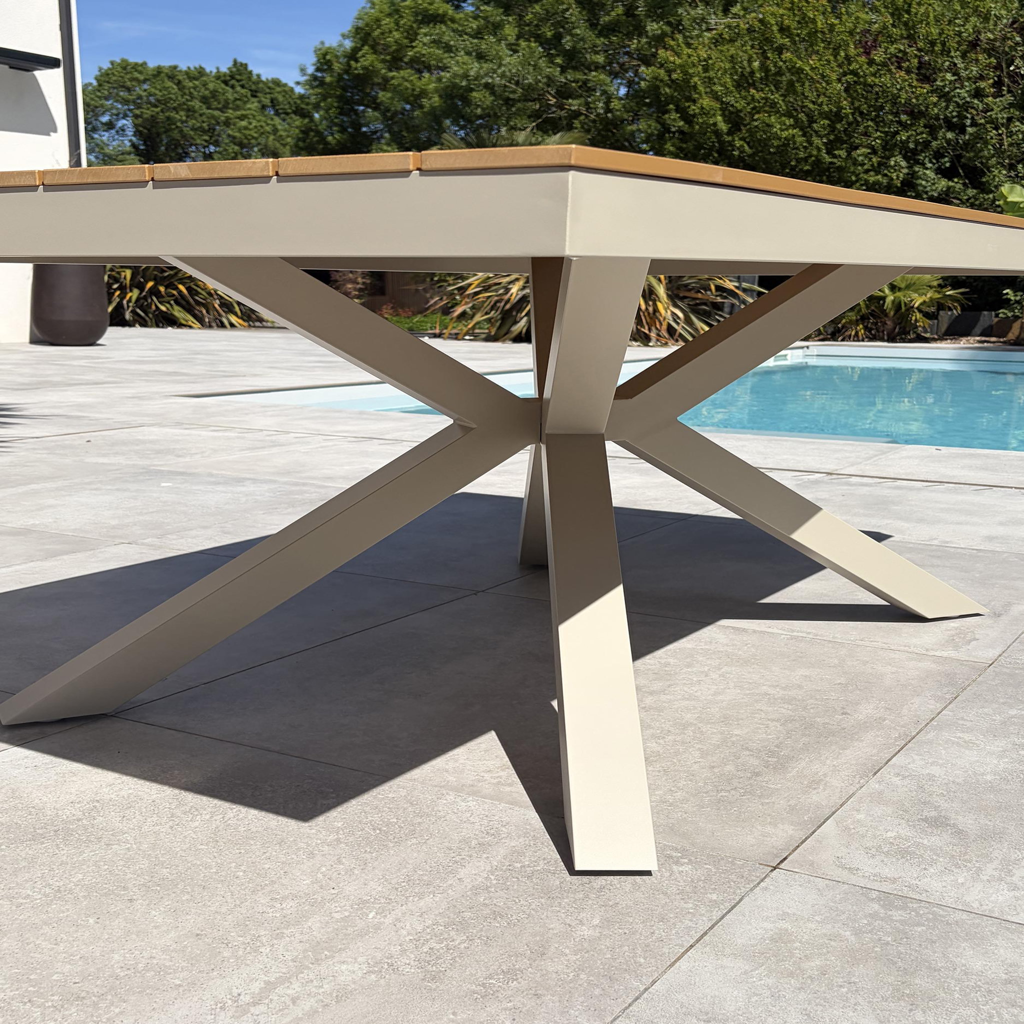 Voir la diapositive 5 : DCB GARDEN Table de jardin en alu plateau polywood aspect bois
