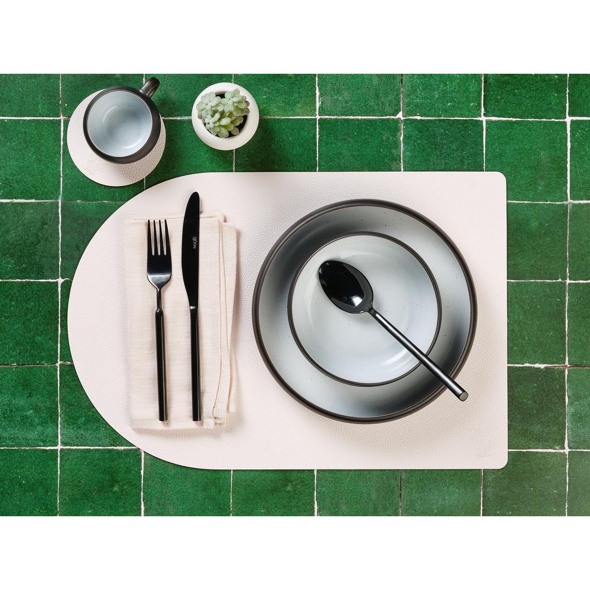 BJORN Sous-verre rond réversible - 6 pièces - Cuir recyclé blanc crème et vert de gris