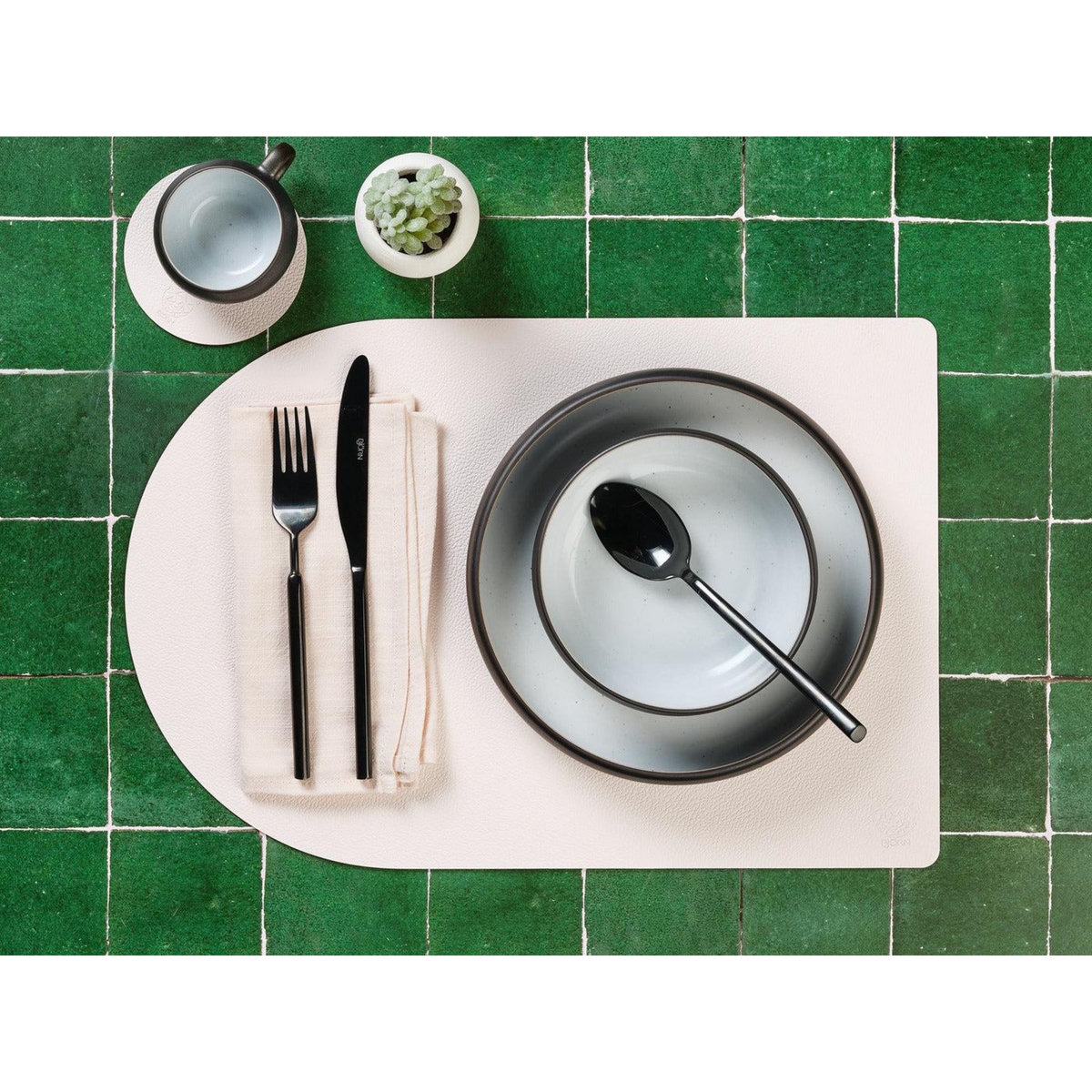 BJORN Sous-verre rond réversible - 6 pièces - Cuir recyclé blanc crème et vert de gris