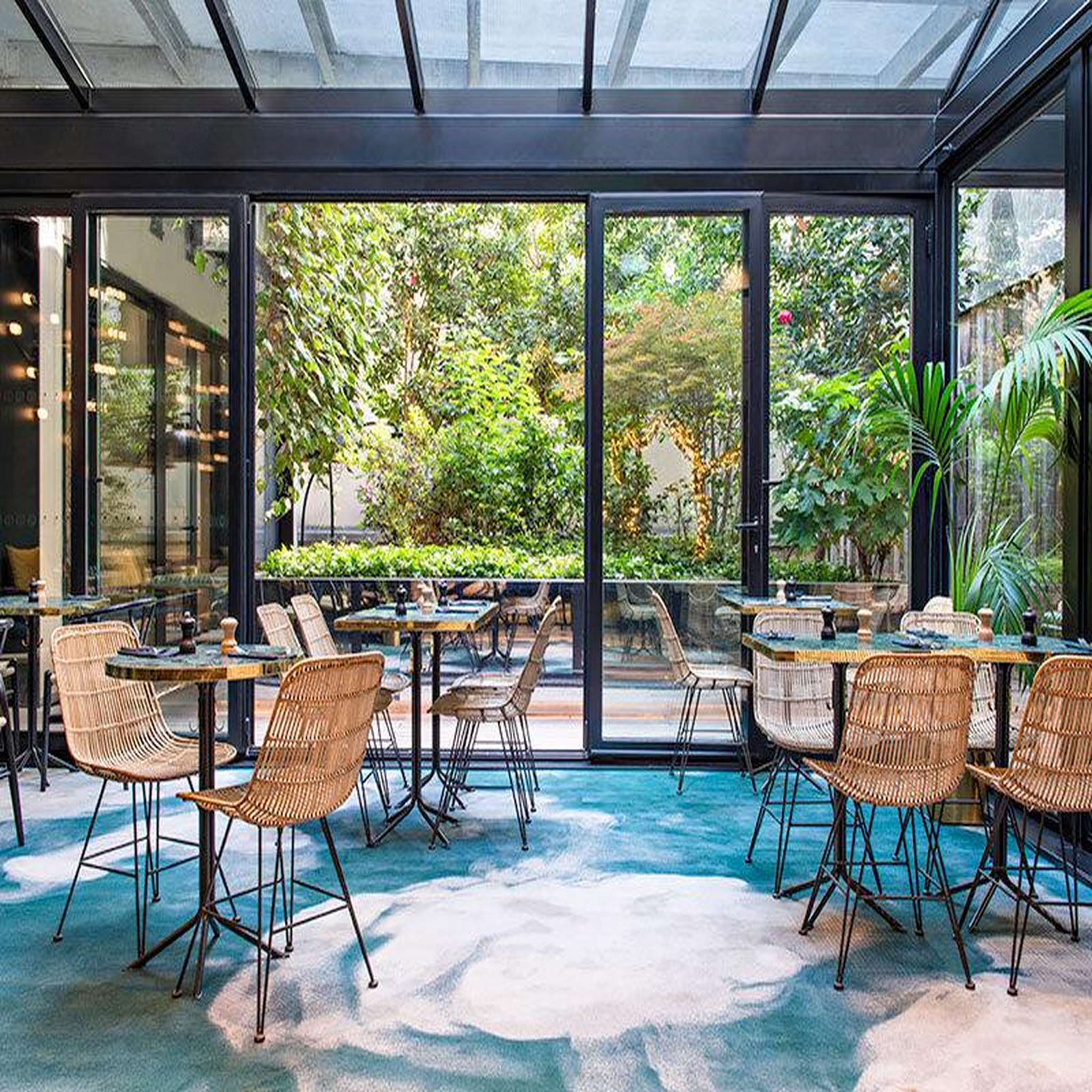 Voir la diapositive 3 : Smartbox 2 jours romantiques en hôtel 5* avec dîner, cocktail et accès à l'espace bien-être à paris - coffret cadeau séjour