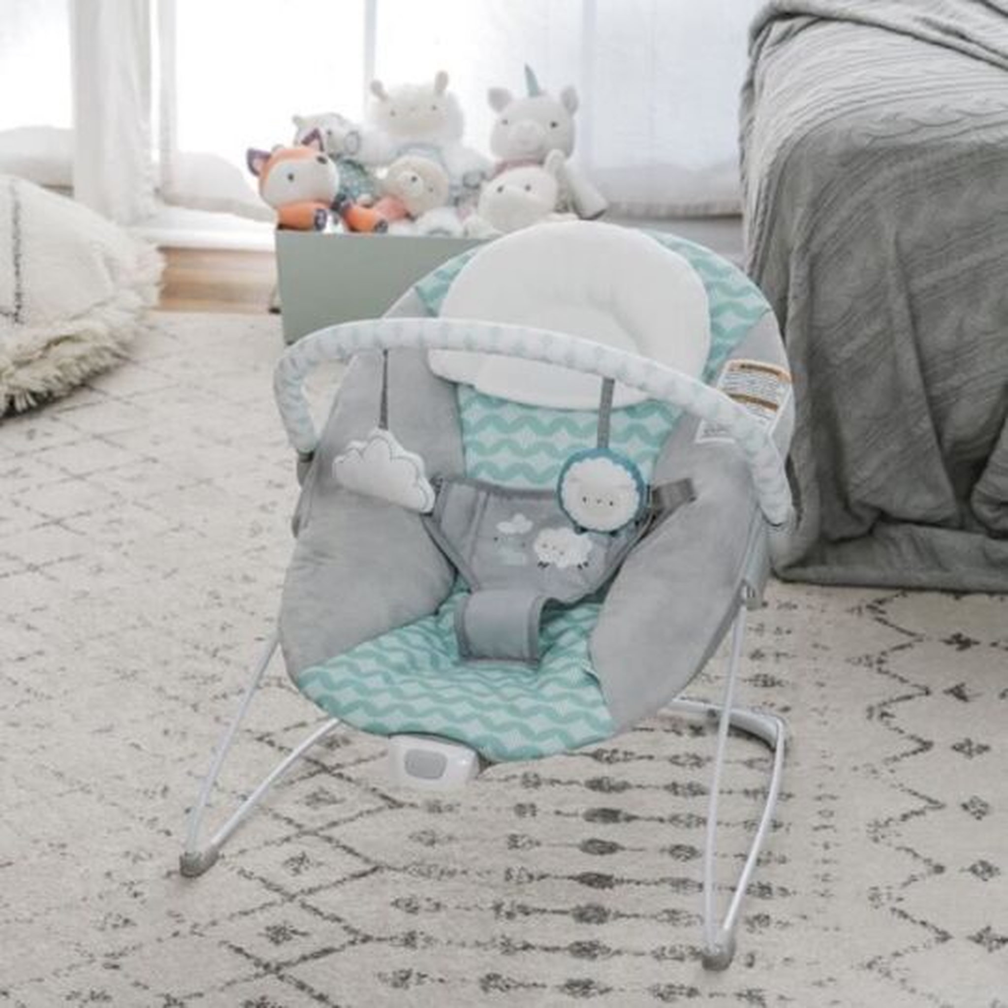 Voir la diapositive 2 : Ingenuity Transat bébé vibrant Deluxe Goji