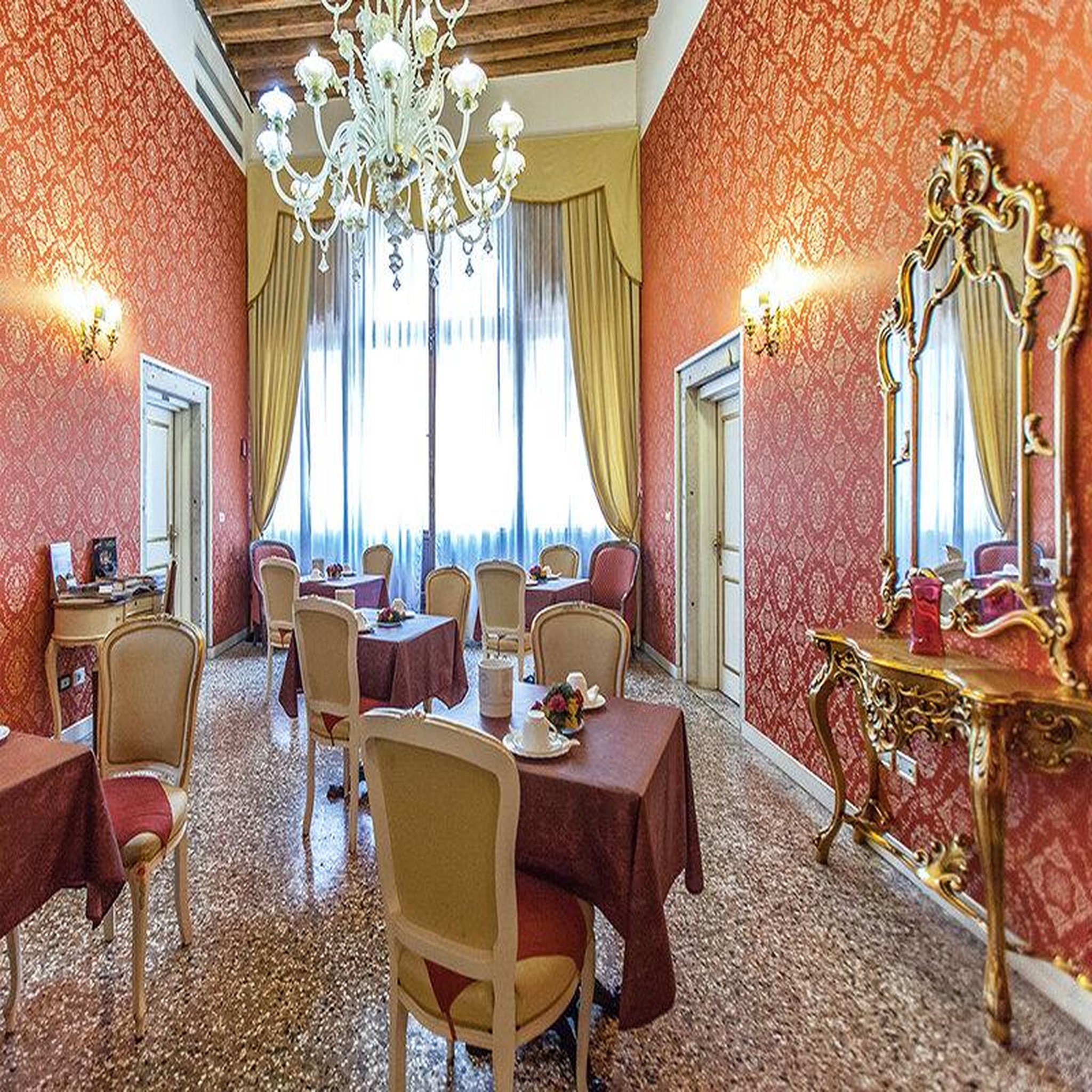 Voir la diapositive 5 : Smartbox Week-end à venise : 1 ou 2 nuits en hôtel ou en b&b - coffret cadeau séjour