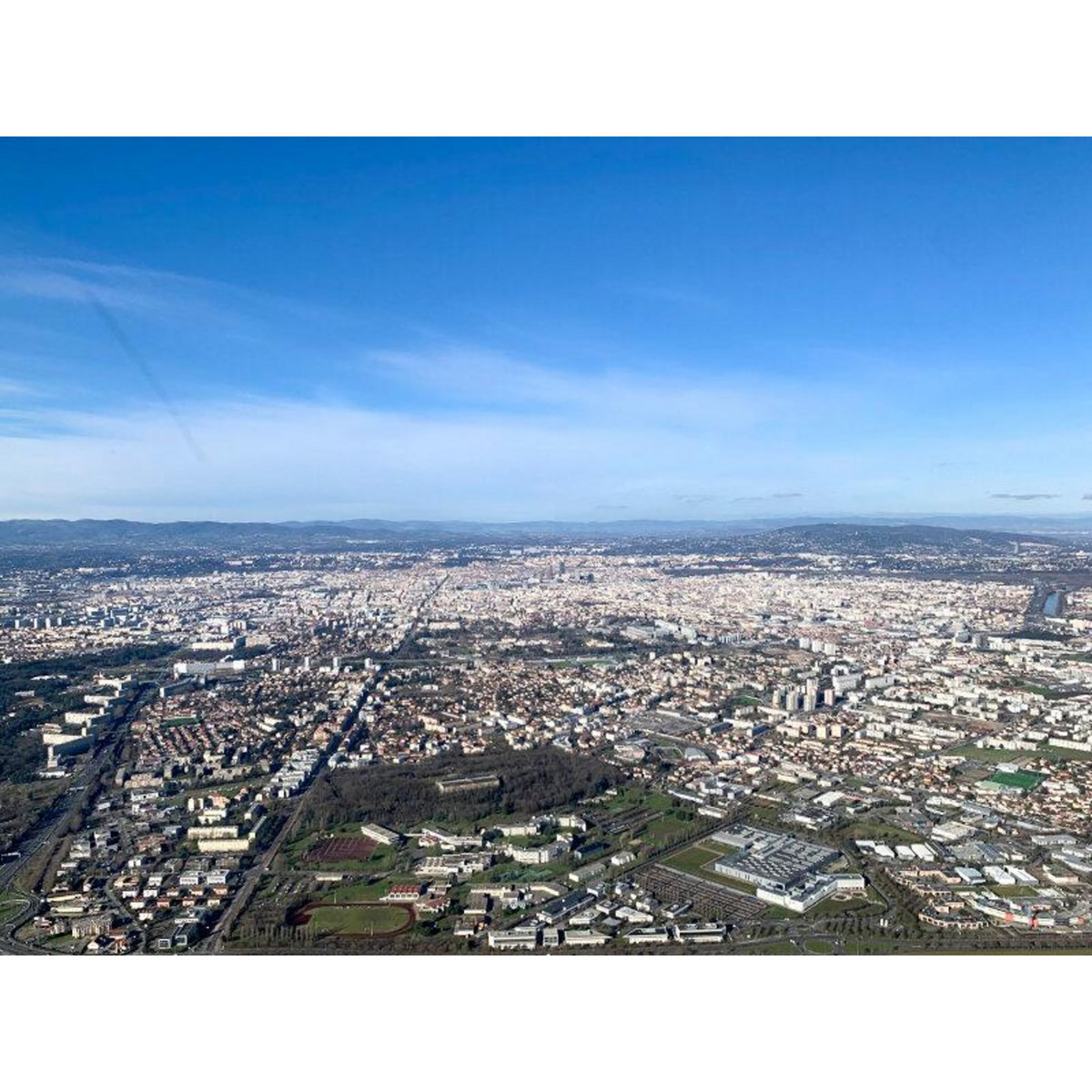 Smartbox Vol en hélicoptère de 20 min pour 2 personnes près de Lyon - Coffret Cadeau Sport & Aventure