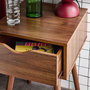 Voir la diapositive 3 : SWEEEK Table de chevet décor bois teinté noyer. 1 tiroir. pieds compas