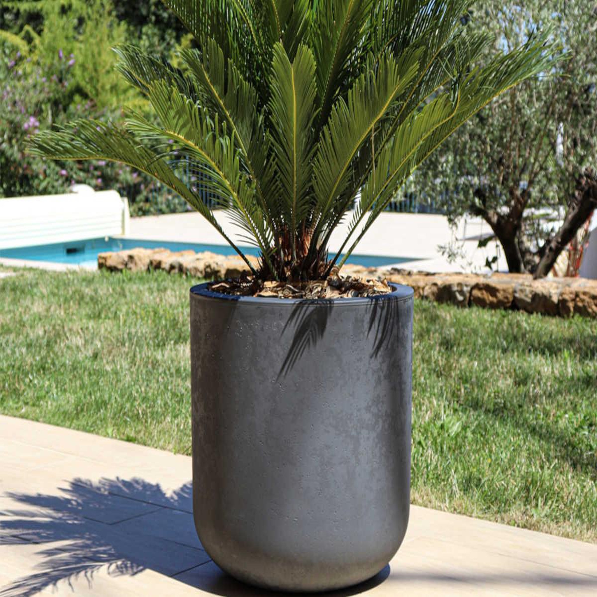 Voir la diapositive 2 : Eda Pot de fleurs rond basalt up - ø 50 x 46 cm - 67 l - gris anthracite - eda