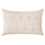 Voir la diapositive 1 : Paris Prix Coussin à Motifs Métallisés  Ondine  40x60cm Beige & Blanc