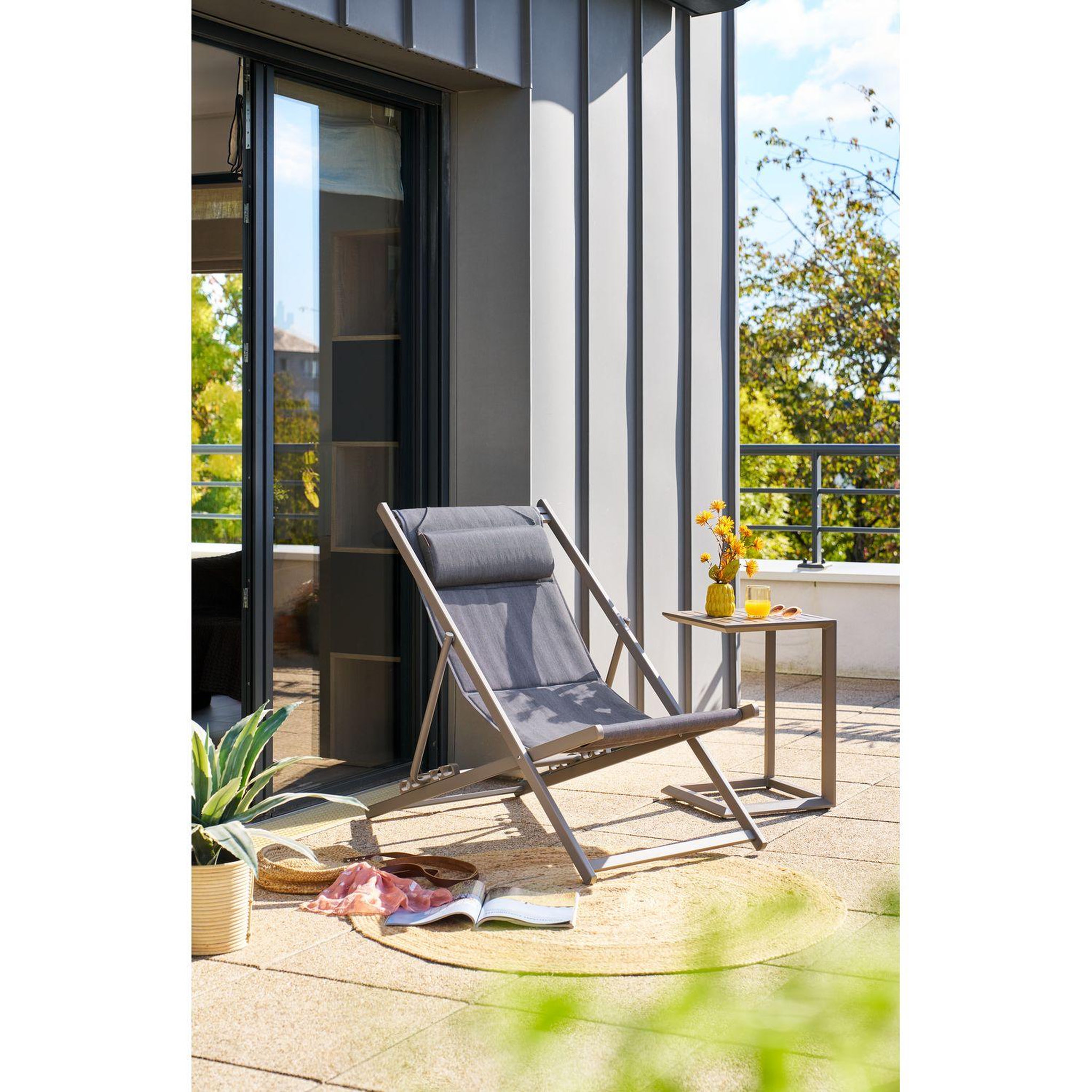 Voir la diapositive 2 : HESPERIDE Table d'appoint de jardin carrée evasion