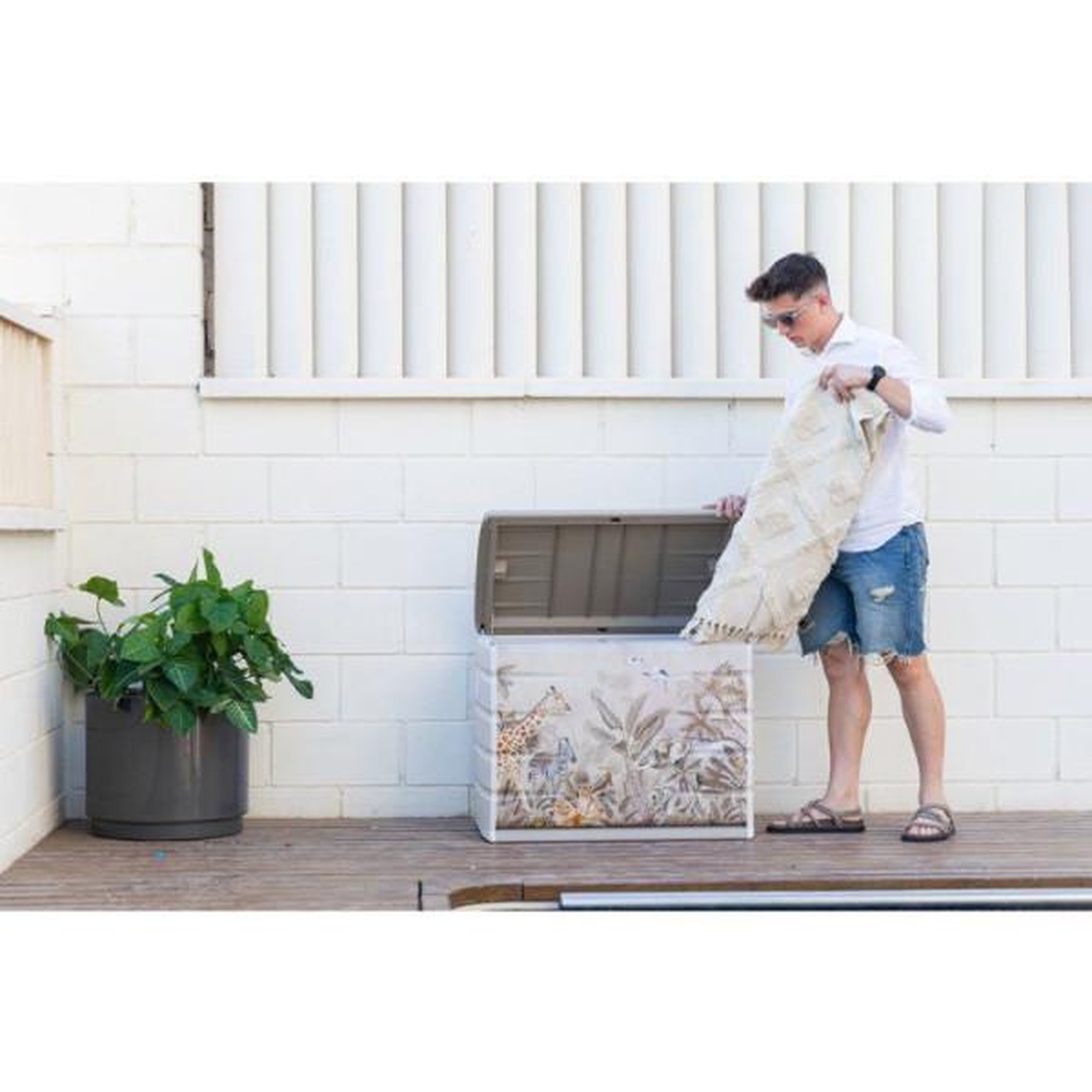 Voir la diapositive 2 : PLASTIKEN Coffre de rangement - plastiken - 260 l - 80 x 61 x 53 cm - safari