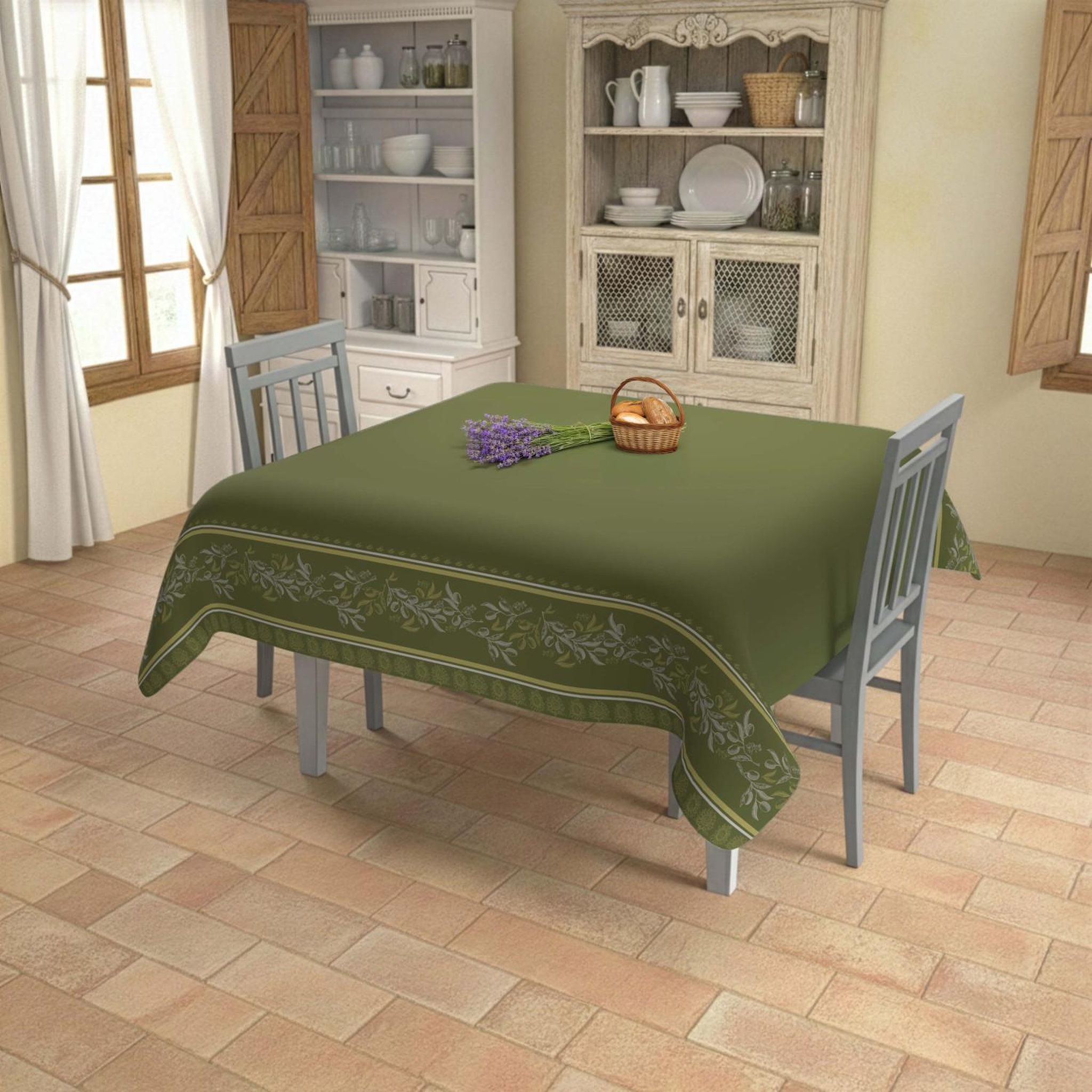 SOLEIL D'OCRE Nappe imprimée anti-tâches LUBERON, par Soleil d'Ocre. Coloris disponibles : Vert