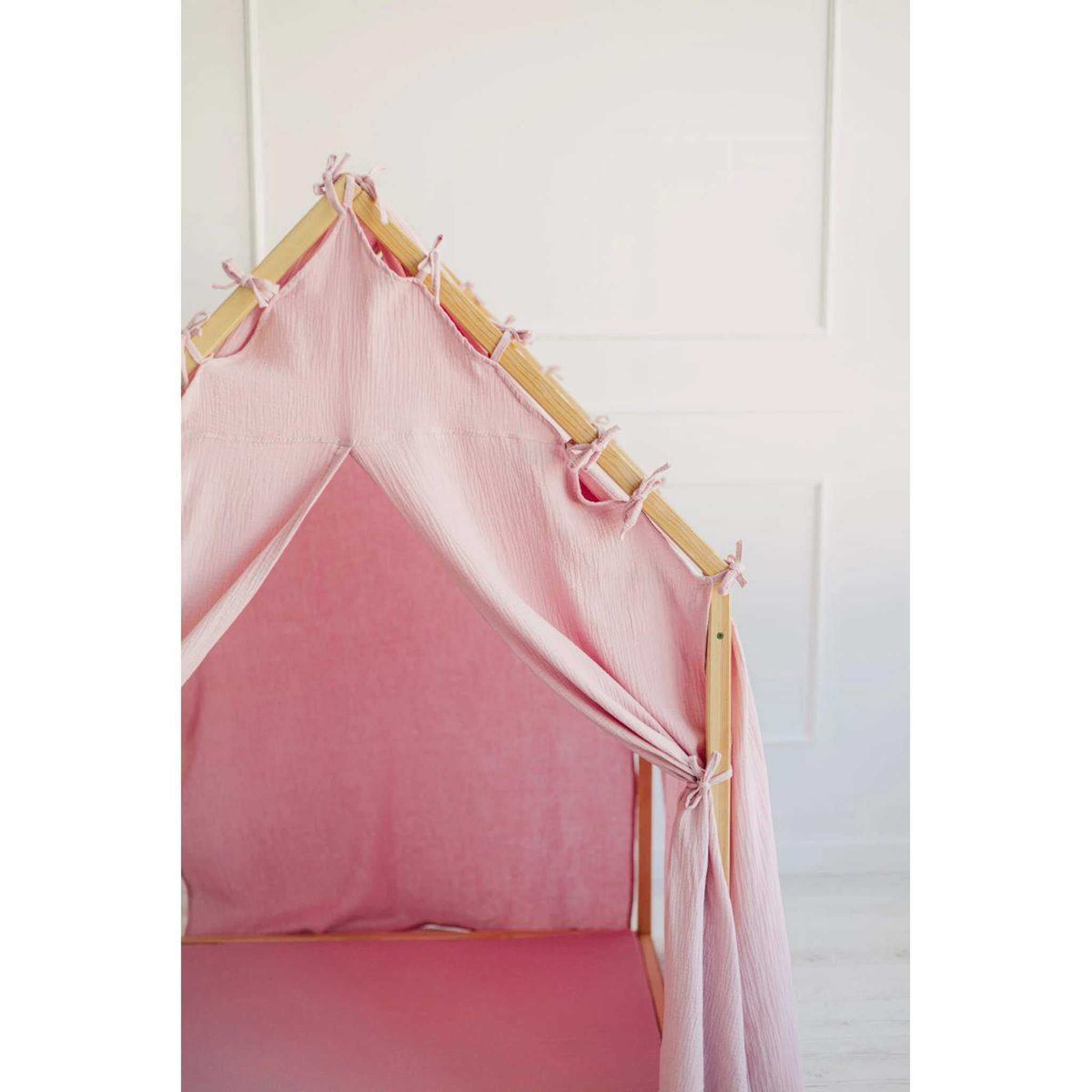 Voir la diapositive 5 : MONIO FOR KIDS Cabane de jeu en bois et mousseline 106 x 106 x 150 cm, portes — Rose