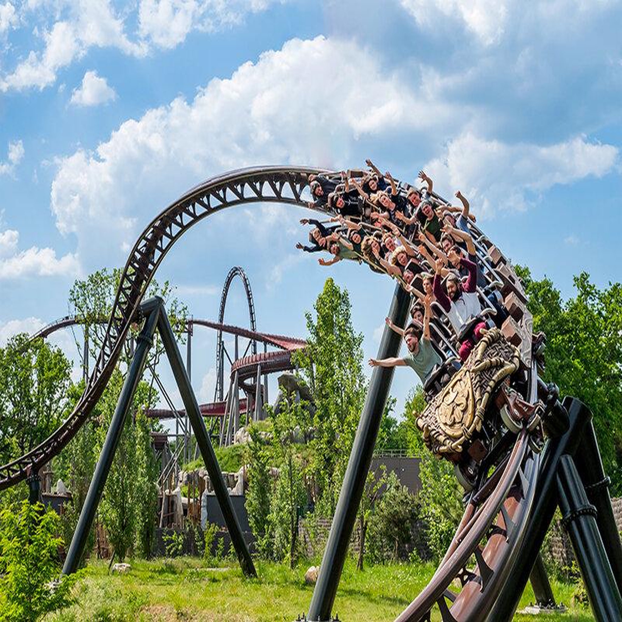 Voir la diapositive 6 : Smartbox Séjour parc astérix : billets d'entrée pour 2 adultes haute saison (2 jours) et nuit à l'hôtel les trois hiboux - coffret cadeau séjour