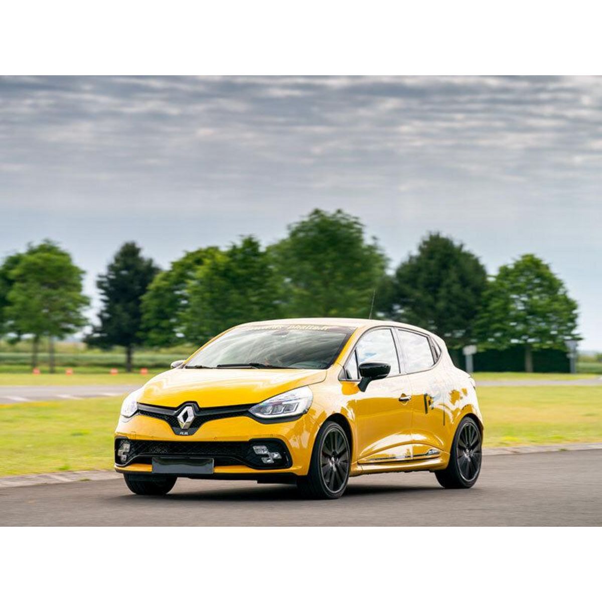 Smartbox Pilotage pour 1 enfant : 2 tours en Clio RS et 2 tours en Lamborghini Gallardo - Coffret Cadeau Sport & Aventure