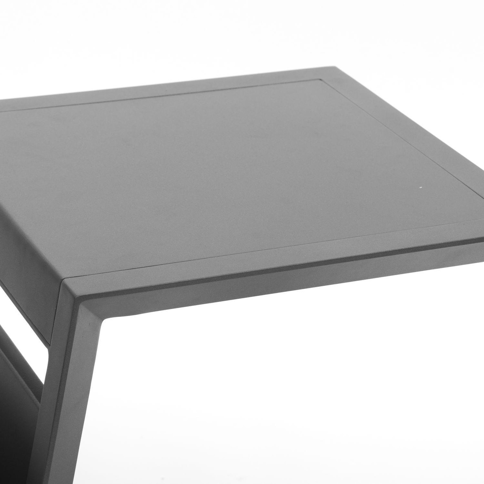 Voir la diapositive 3 : HESPERIDE Table d'appoint de jardin design allure