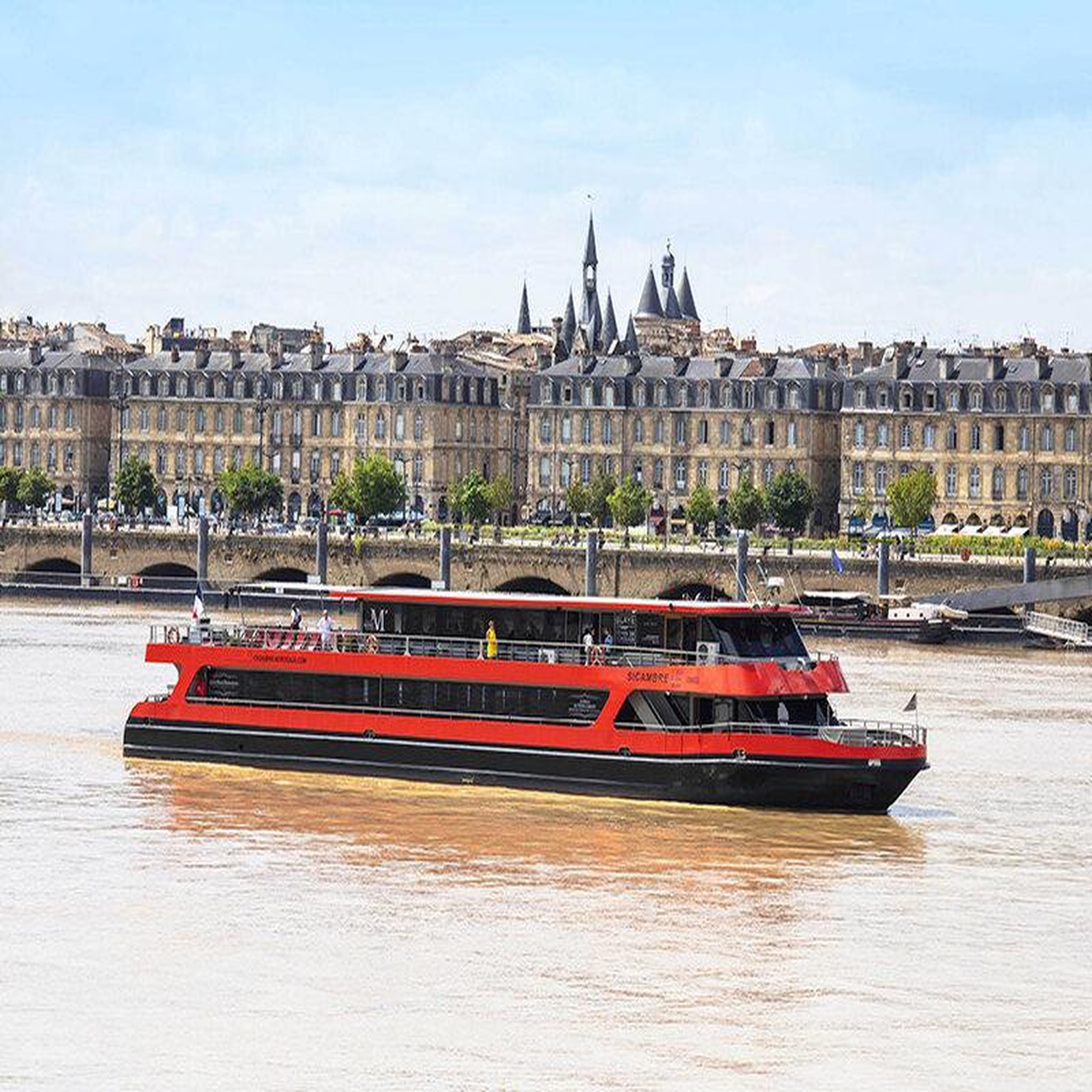 Voir la diapositive 3 : Smartbox Croisière sur la garonne avec dégustation de vins et délices locaux - coffret cadeau sport & aventure