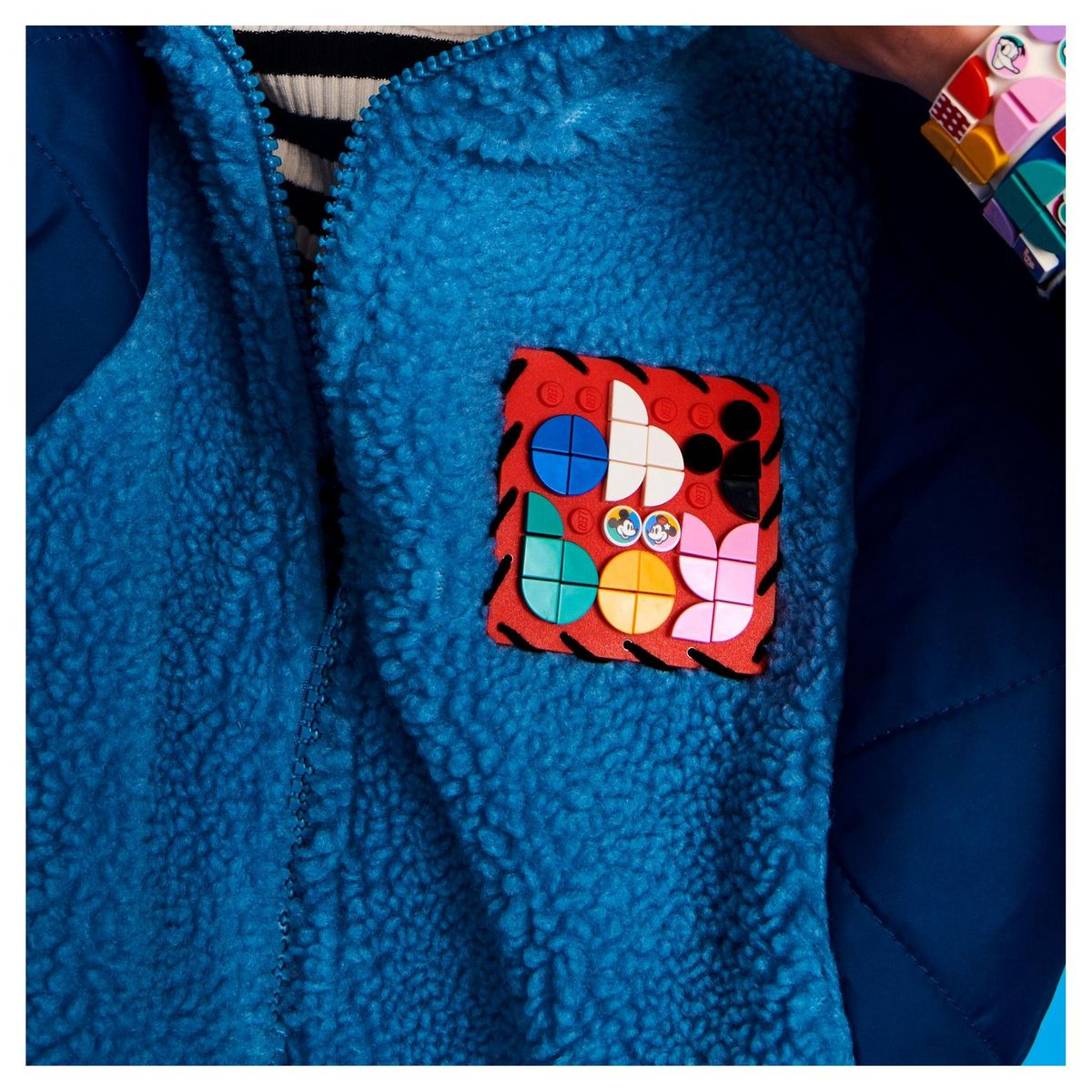 LEGO Dots 41963 Plaque à Coudre Mickey Mouse et Minnie Mouse, Kit de Création de Bijoux Personnalisés, Fabrique à Badge, Décoration Vêtements, Sacs à Dos