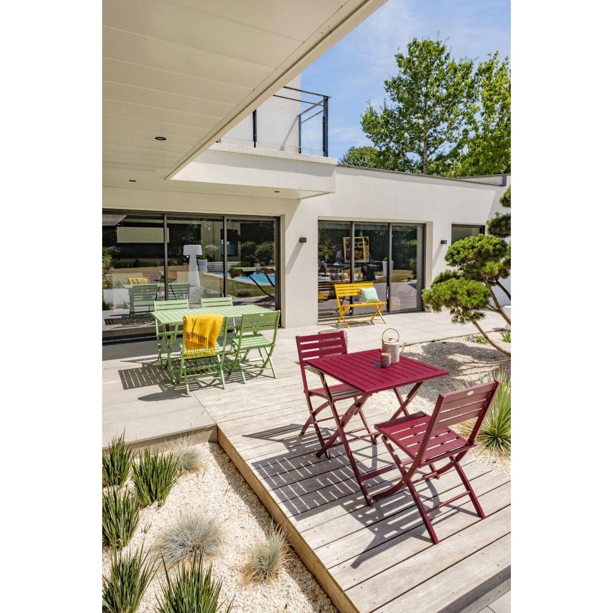 Voir la diapositive 5 : Paris Prix Ensemble table de jardin pliante & 2 chaises  marius  70cm rouge carmin
