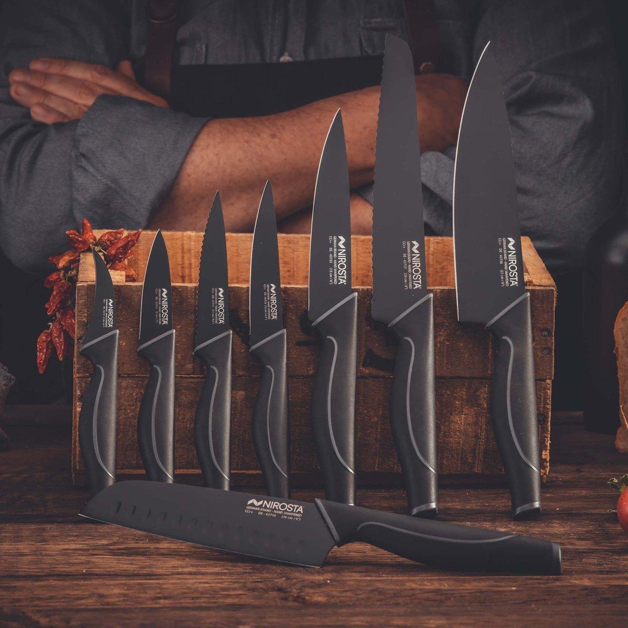 Voir la diapositive 2 : NIROSTA Set de 4 couteaux de cuisine crantés 23 cm en acier inoxydable Nirosta Black Edition