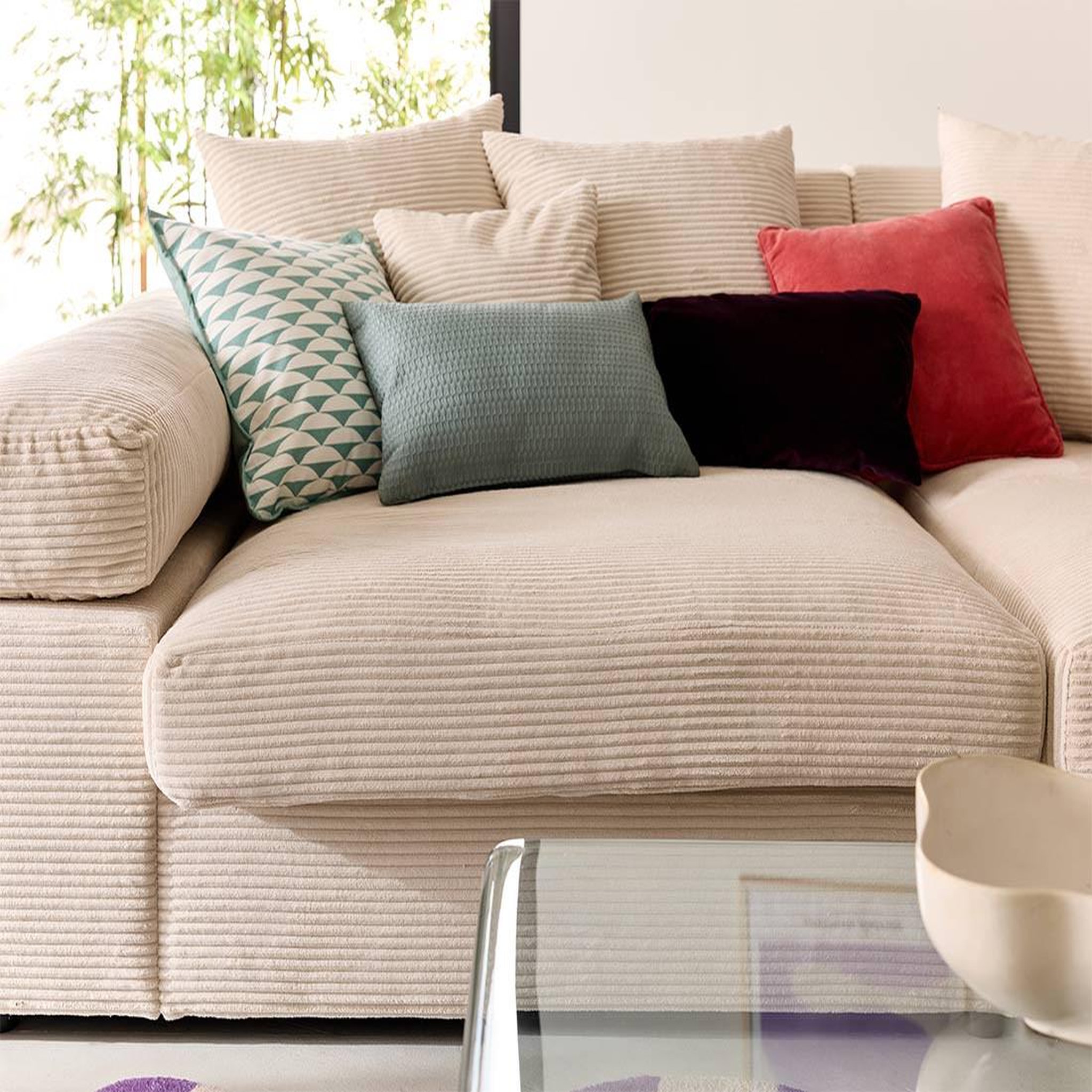 Voir la diapositive 5 : LISA DESIGN Aspen - canapé 4 places - assise profonde - velours côtelé