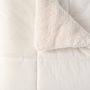 Voir la diapositive 2 : ACTUEL Couvre lit matelassé double face velours/sherpa BIEN CHEZ SOI 