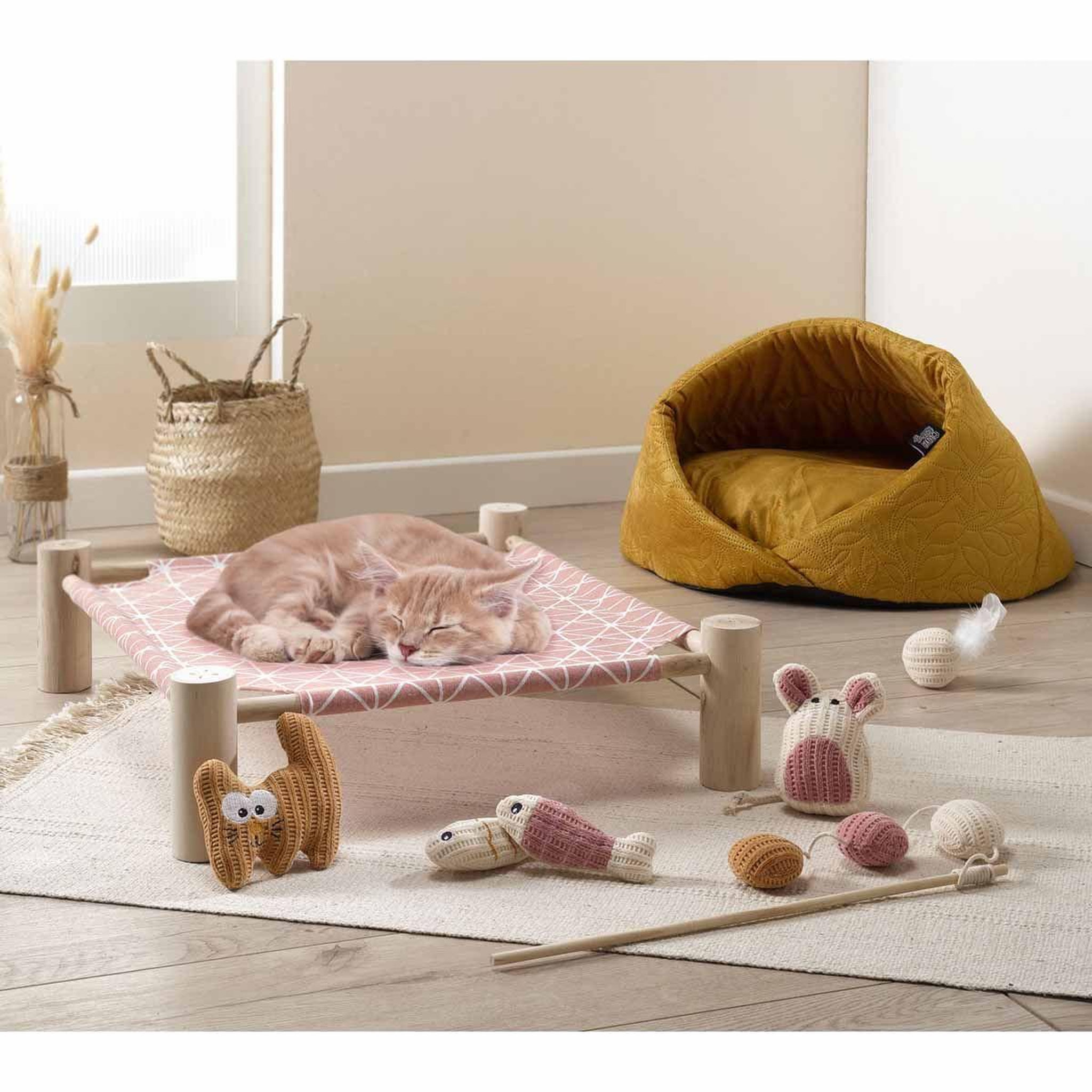 Voir la diapositive 2 : LOVE STORY Lit hamac pour chat en bois  boho  53cm rose