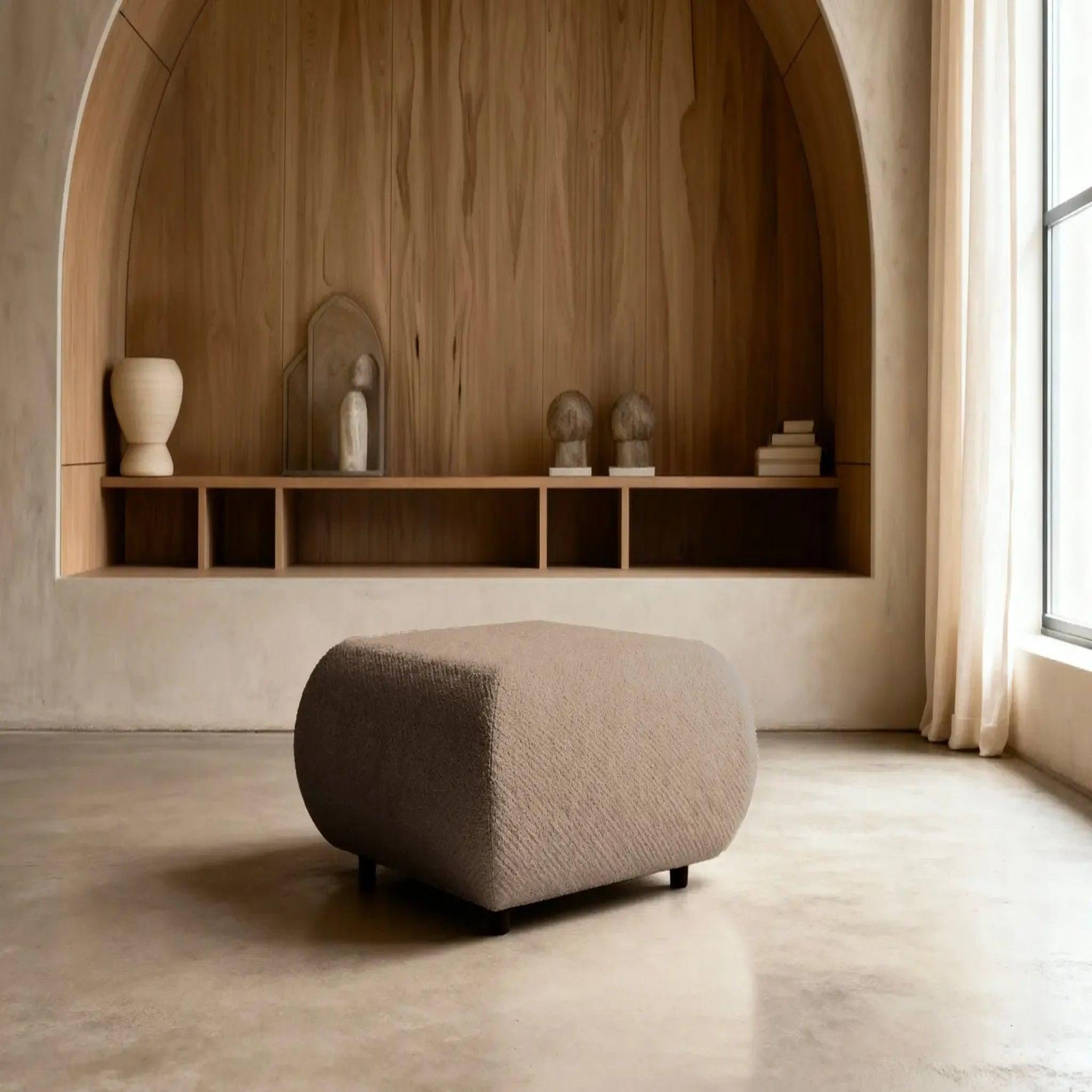 Voir la diapositive 2 : CASANOVA PARIS Levi - pouf tissu lisse