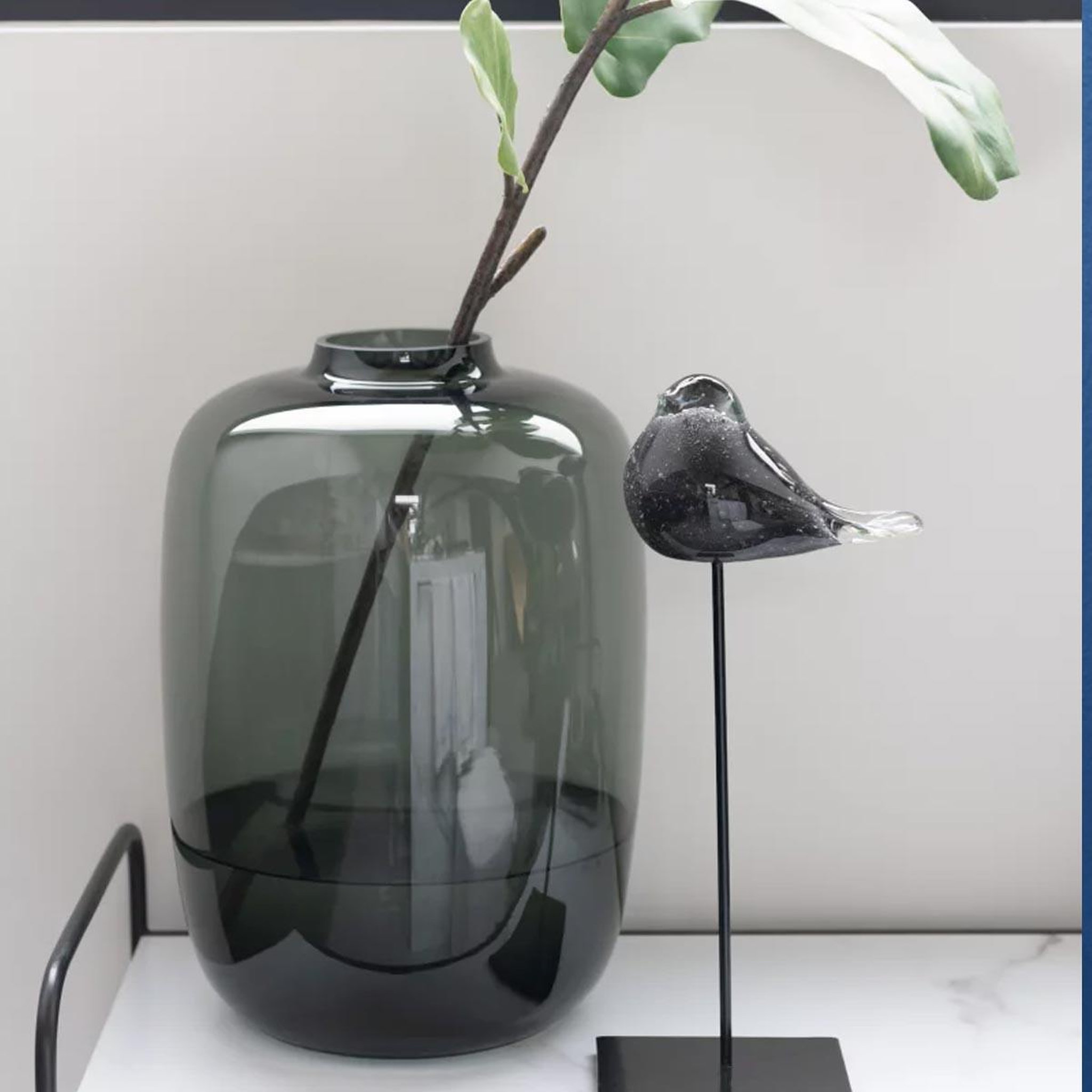 Voir la diapositive 3 : J-LINE Vase design en verre  cleo  45cm gris