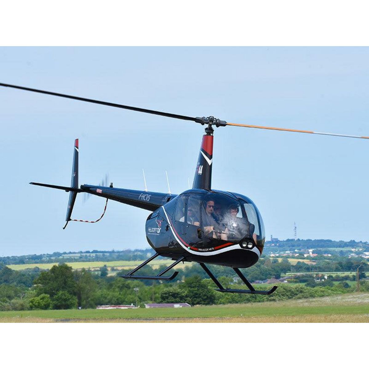 Smartbox Vol découverte en hélicoptère de 20 min pour 2 personnes près d'Angers - Coffret Cadeau Sport & Aventure