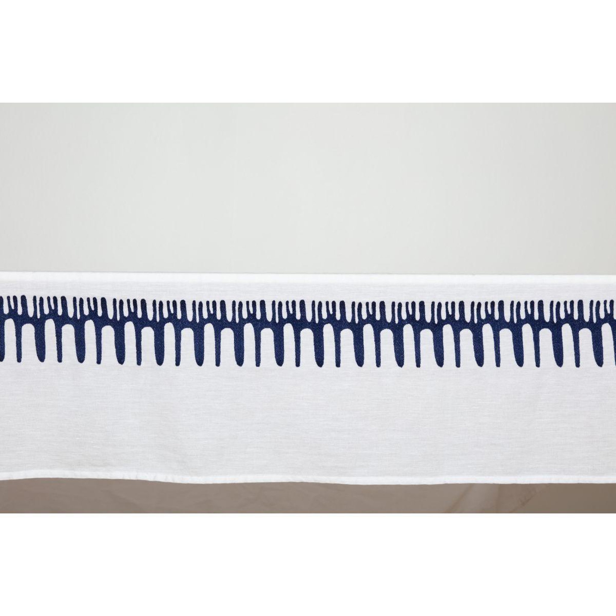 Voir la diapositive 3 : ATMOSPHERA Nappe déco  brodée  150x300cm blanc