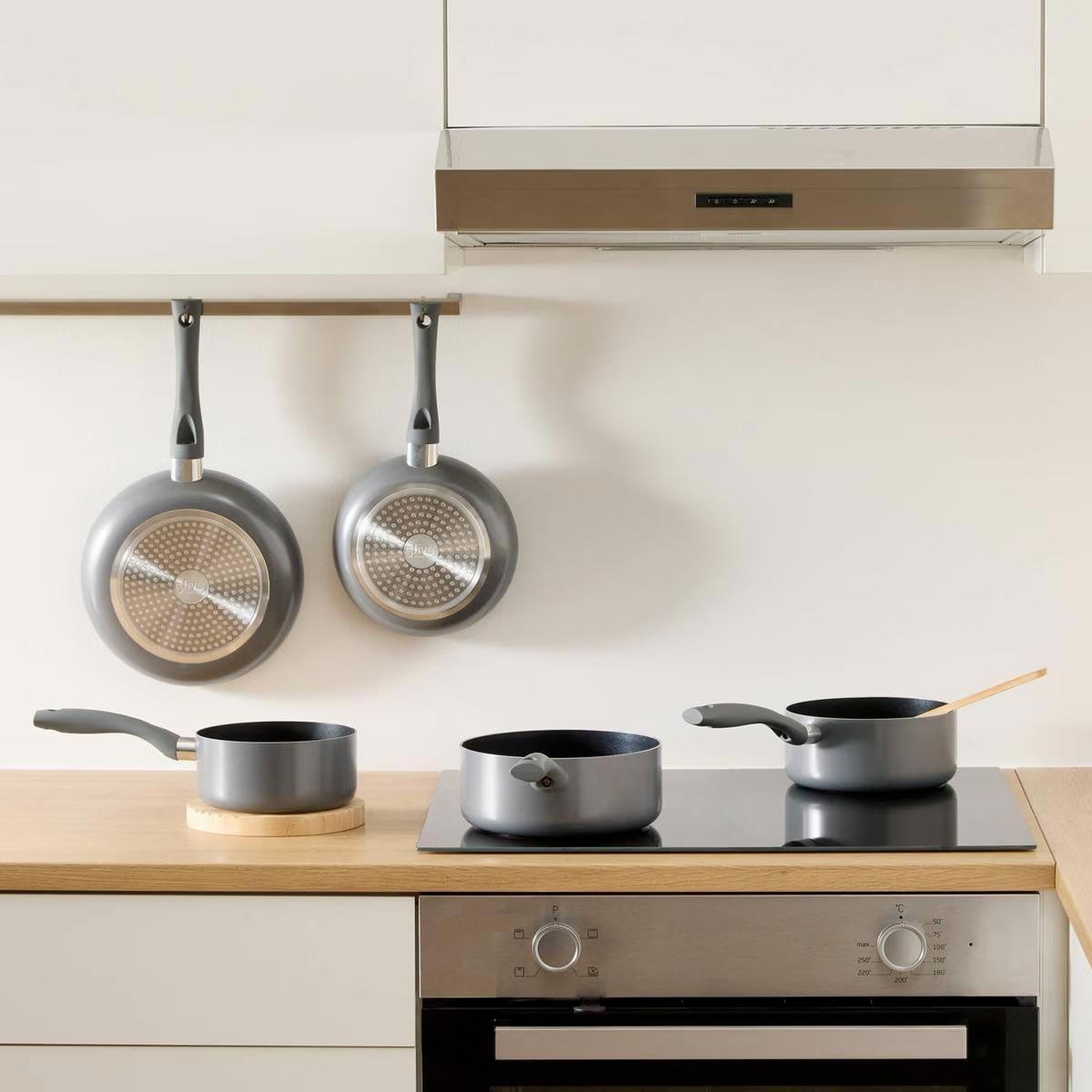 Voir la diapositive 2 : FIVE Casserole à induction antiadhésive  néo 2  16cm gris