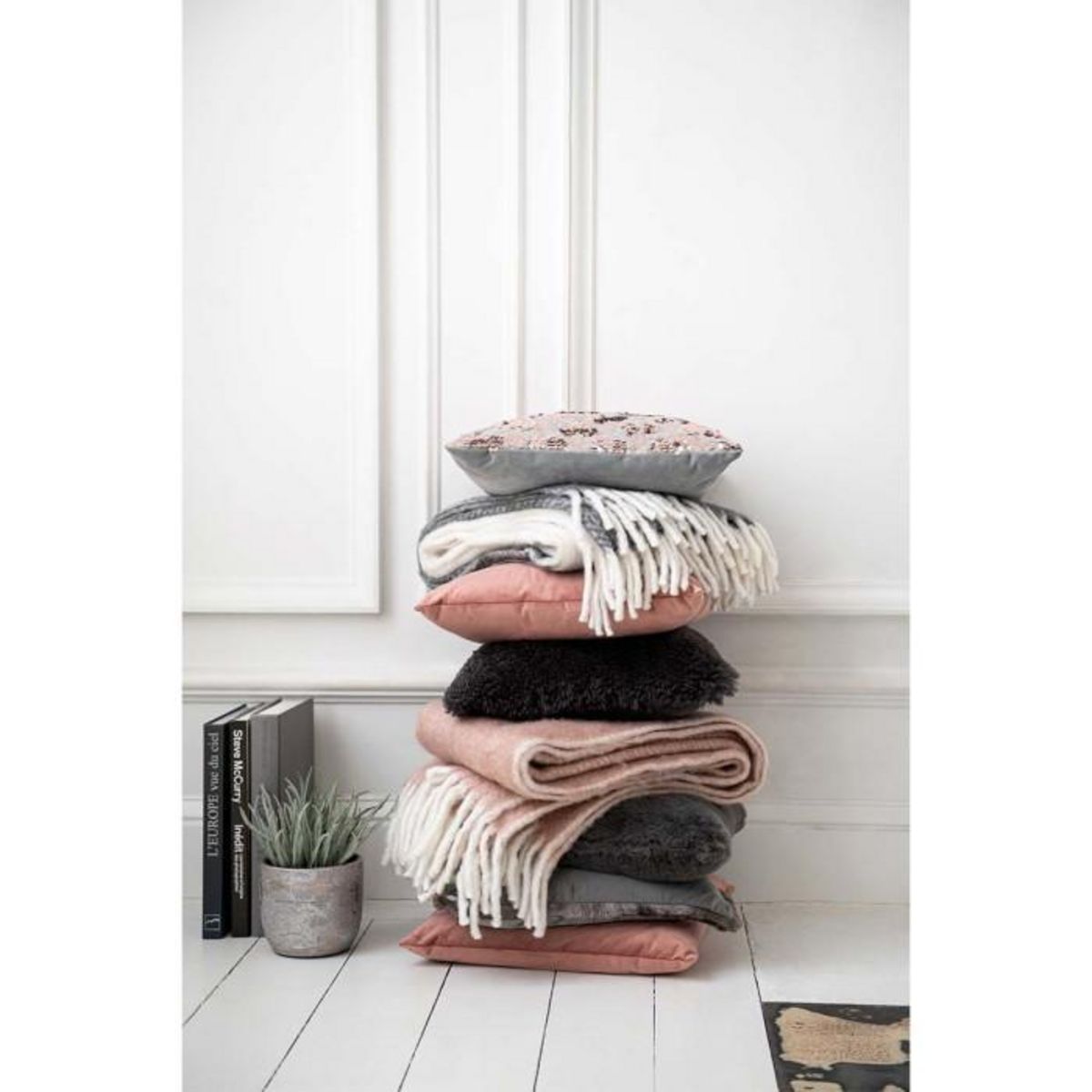 Paris Prix Coussin Déco  Peau de Mouton  40x40cm Gris Foncé