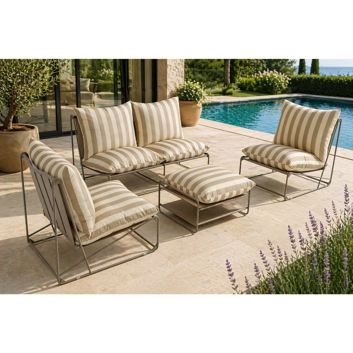CONCEPT USINE Salon de jardin 4 places à rayures taupe et beige avec table basse ANDRIA