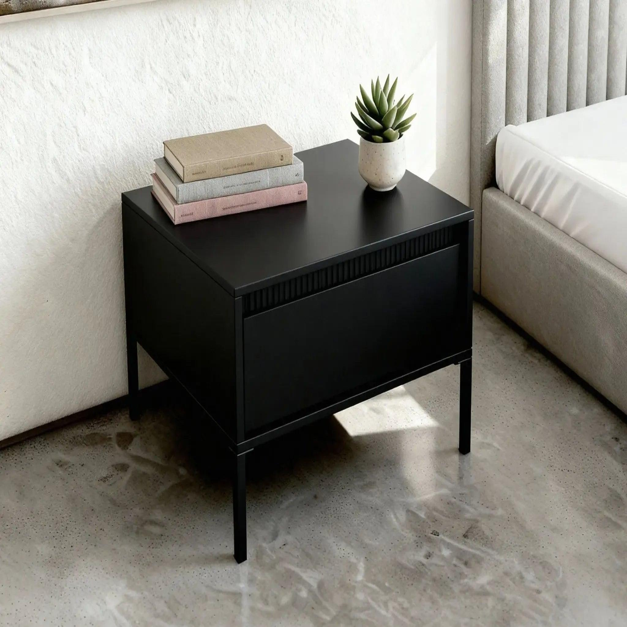Voir la diapositive 3 : CASANOVA PARIS Alina - table de chevet 68cmpieds en métal