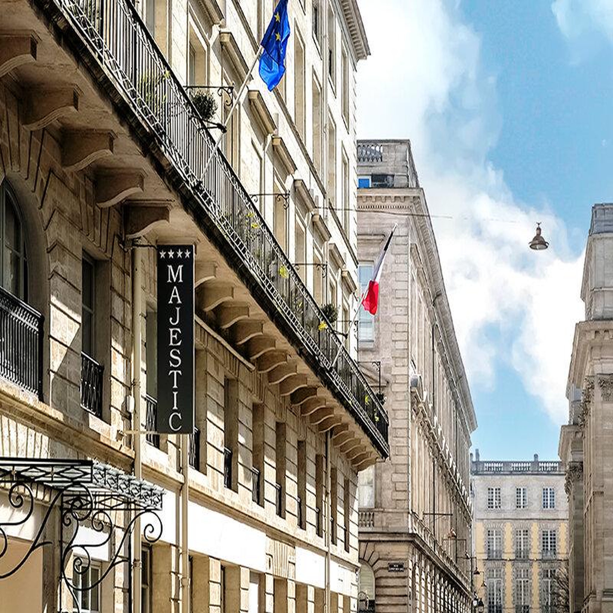 Voir la diapositive 4 : Smartbox Séjour d'exception de 2 jours en hôtel 4* à bordeaux - coffret cadeau séjour