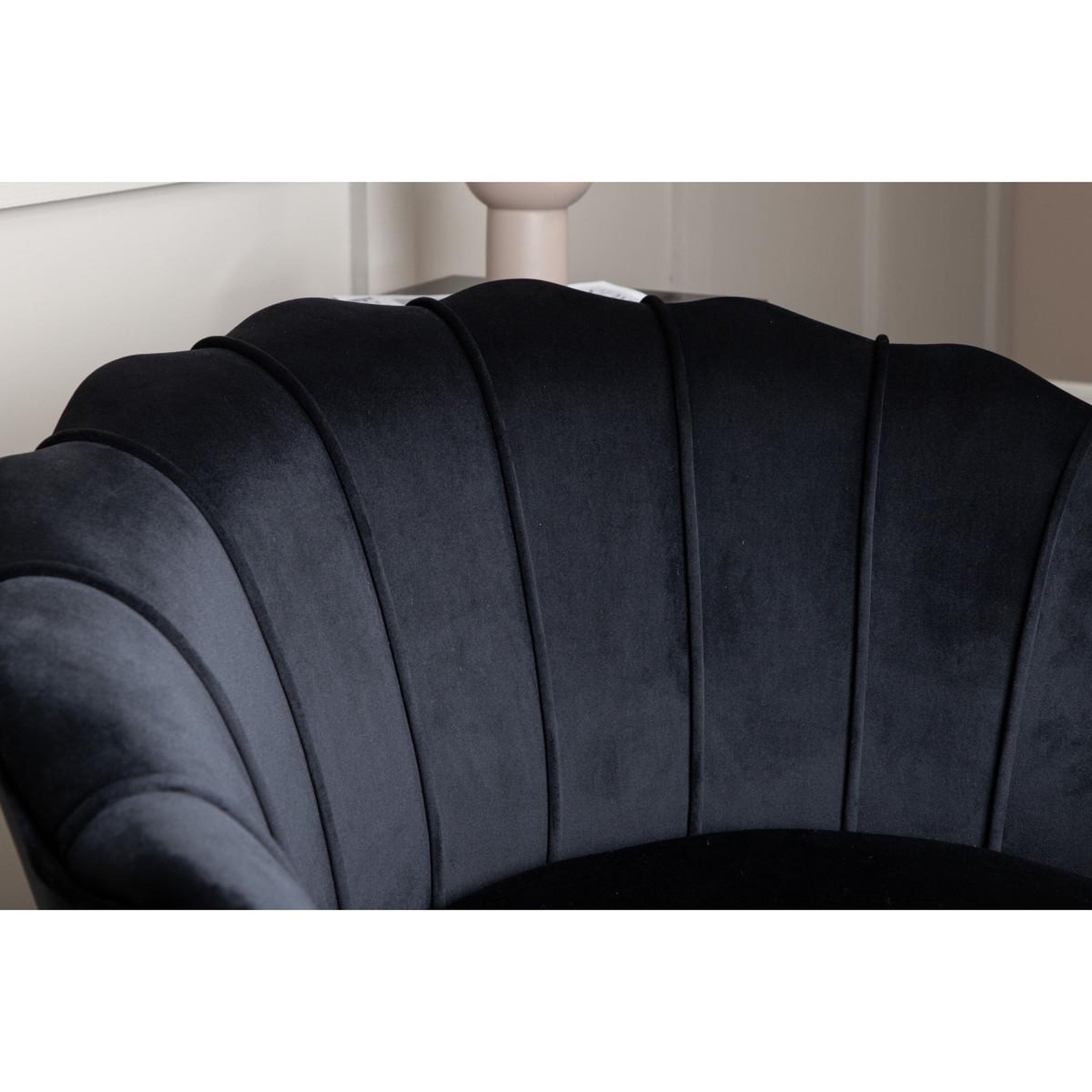 Voir la diapositive 6 : Paris Prix Fauteuil coquillage en velours  calais  83cm noir