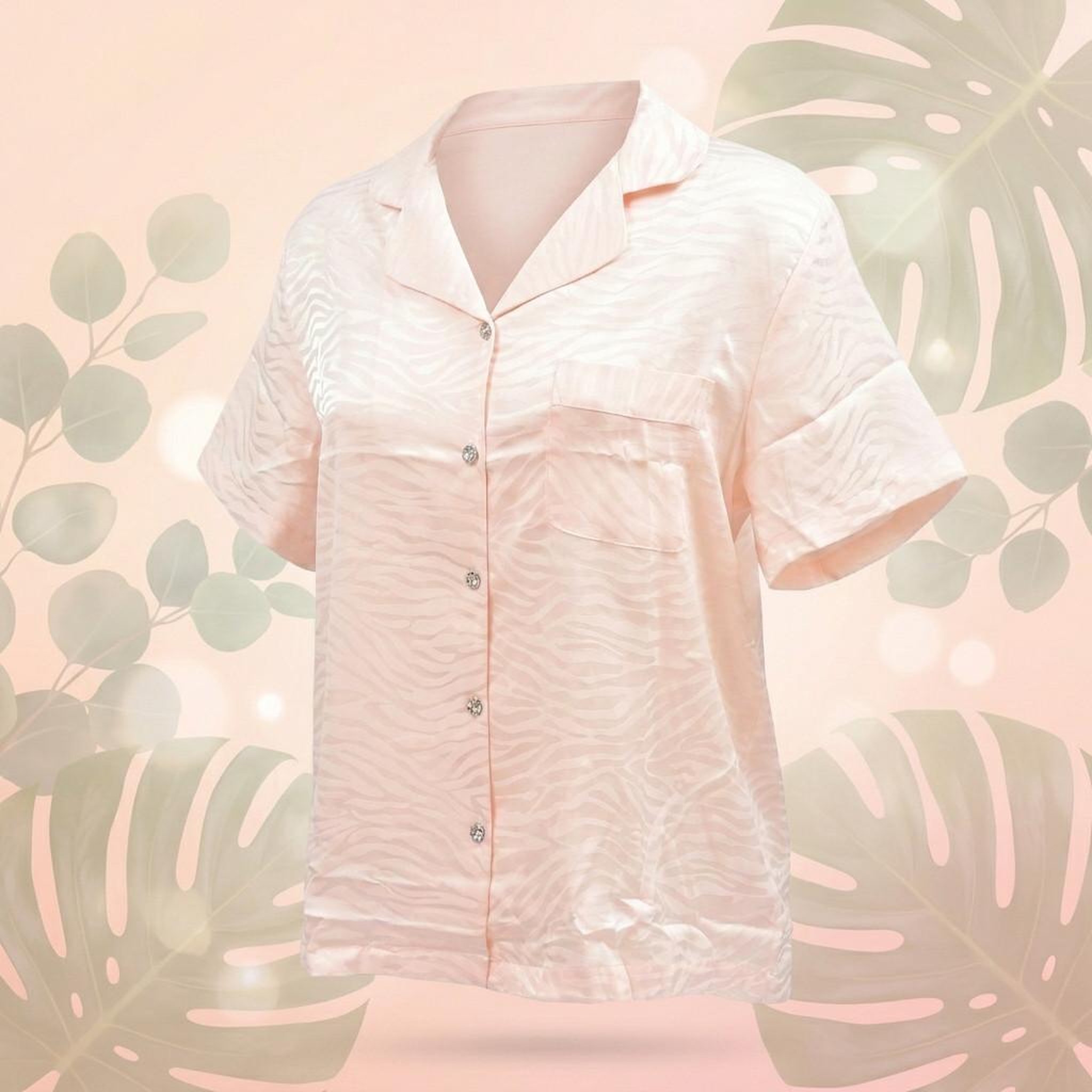 Voir la diapositive 3 : OZABI OZABI Pyjama Femme Short Satiné Boutonné Motif Zèbre Toucher Soie