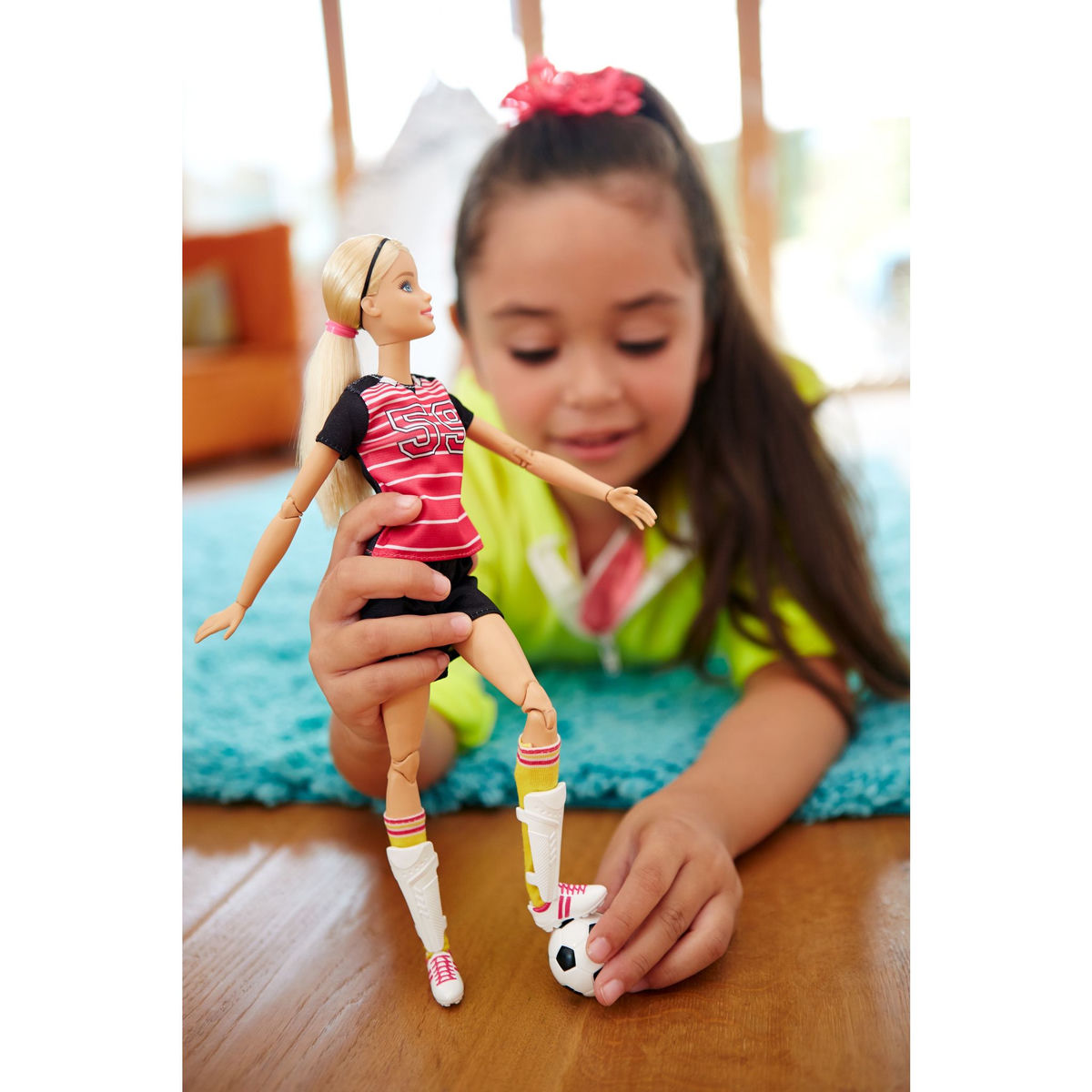 BARBIE Poupée articulée Barbie joueuse de football - Barbie