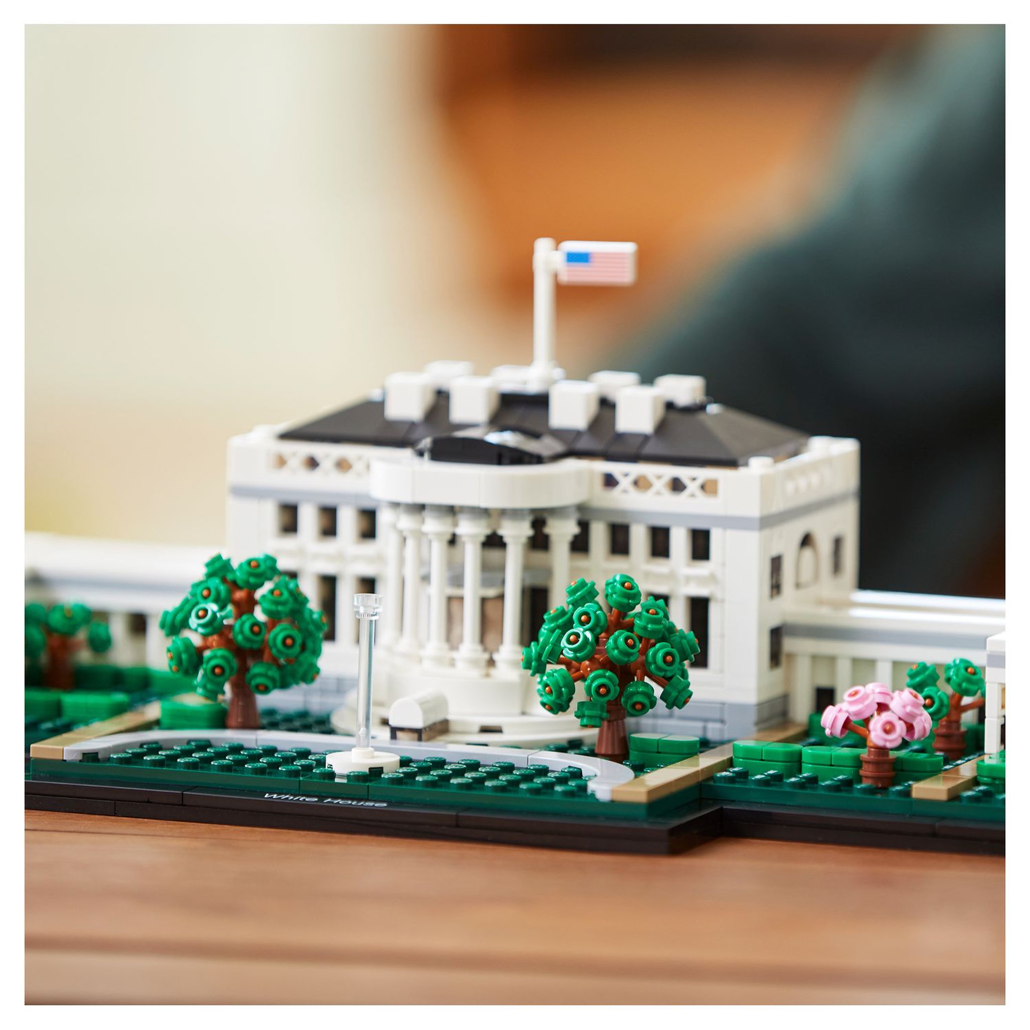 Voir la diapositive 5 : LEGO Architecture 21054 La Maison Blanche, Ensemble de Construction pour Adultes