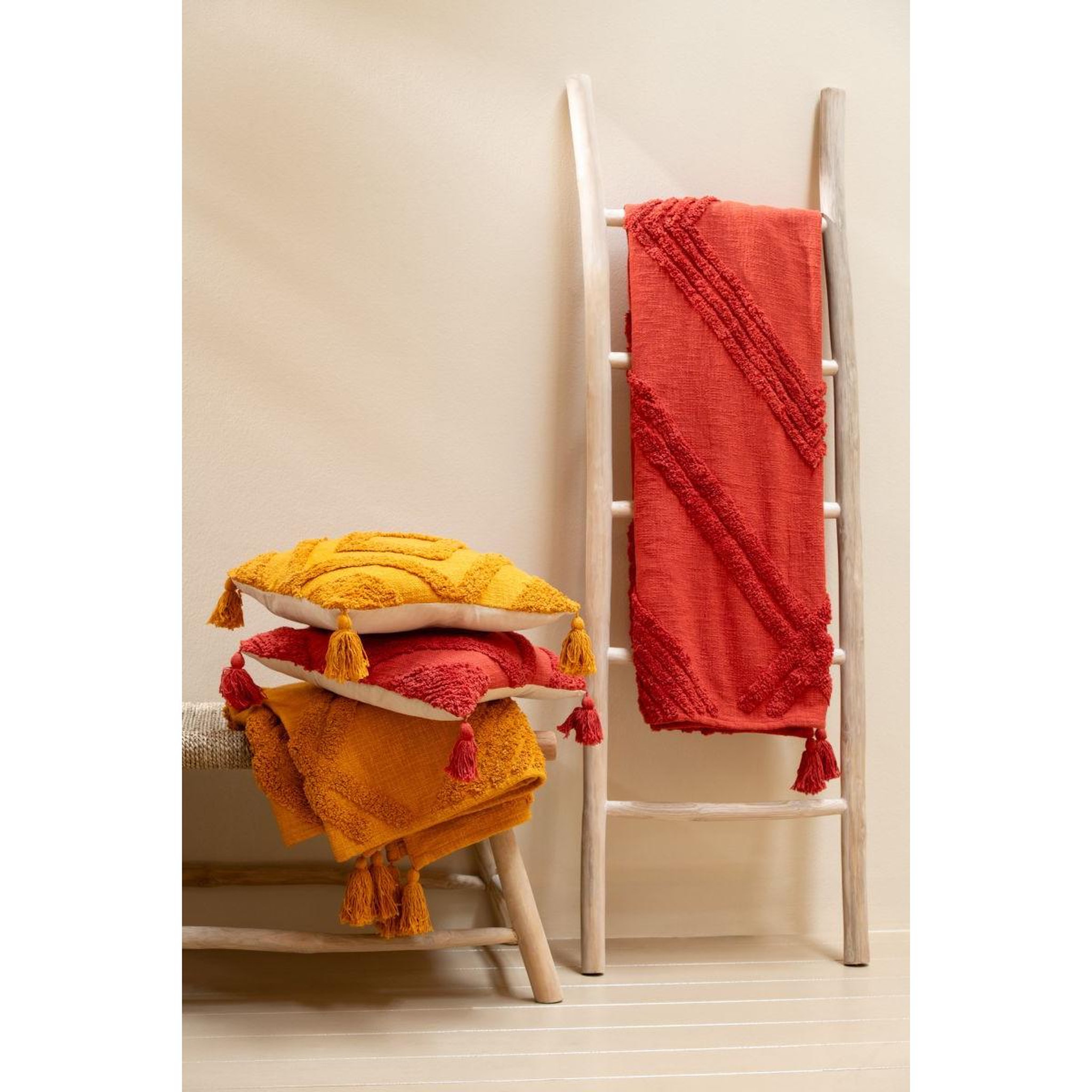 Voir la diapositive 3 : J-LINE Plaid tufté  efren  130x180cm rouge brique