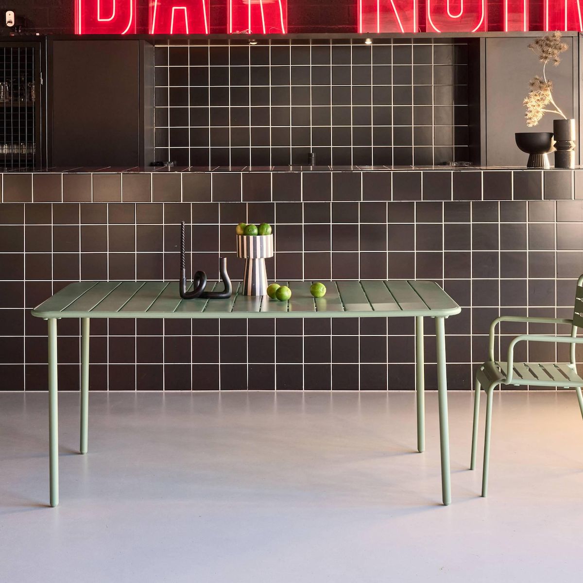 SWEEEK Table de jardin métal 6-8 places, Amelia 160x90xH72.5cm