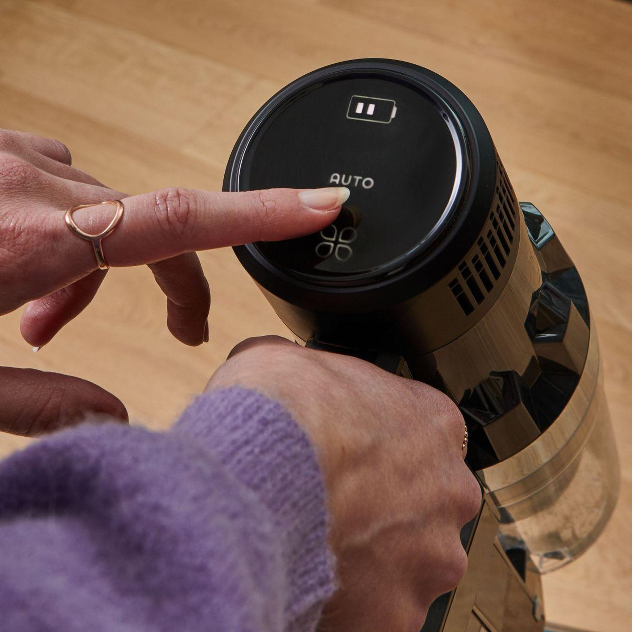 Voir la diapositive 4 : ESSENTIEL B Aspirateur balai eamu 288 easy tech pro