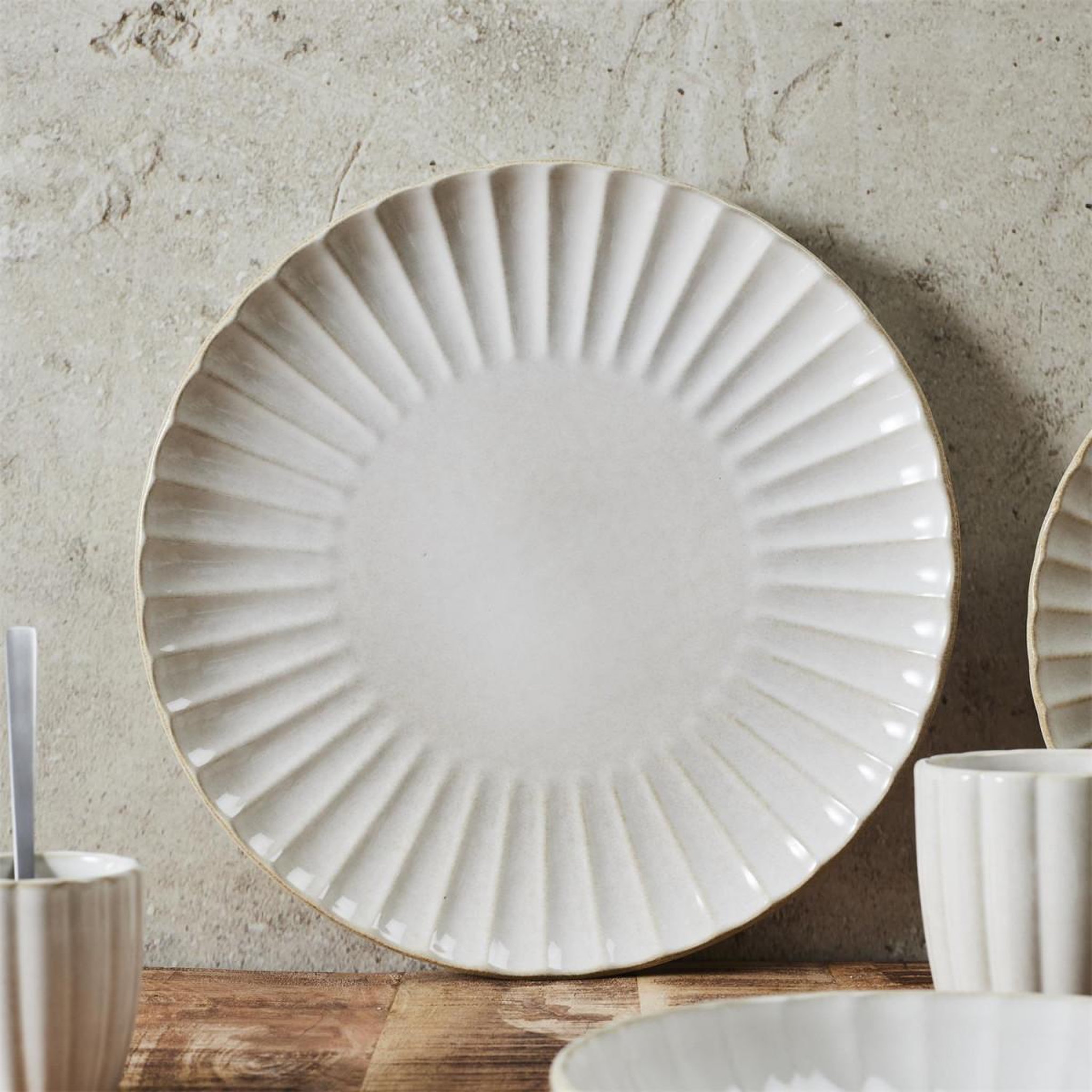 Voir la diapositive 3 : The Home Deco Factory Assiette de présentation  vlora  32cm beige